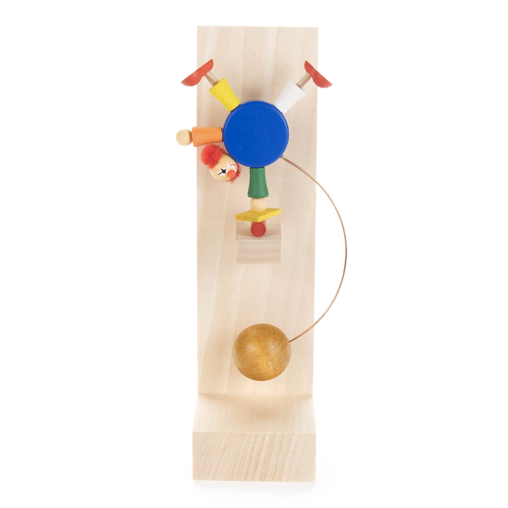 Holzfigur eines Clown-Akrobaten, der kopfüber auf einem Ball steht, montiert auf einem Holzsockel, mit einer Holzrolle, die an einem Draht hängt. im Dregeno Online Shop günstig kaufen