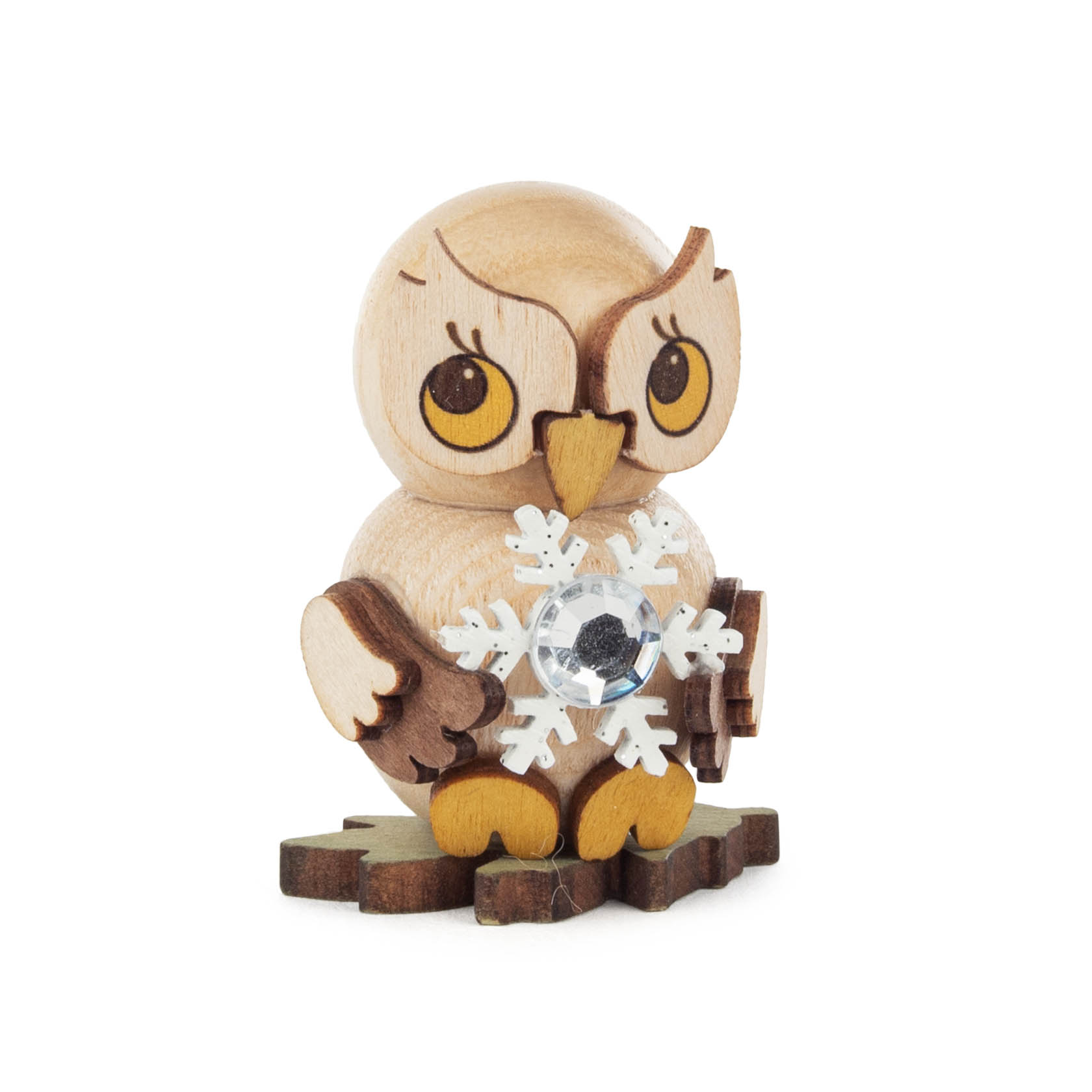 Holzeule mit großen Augen hält einen Schneestern. Das Eulenkind steht auf einem kleinen Holzsockel. im Dregeno Online Shop günstig kaufen