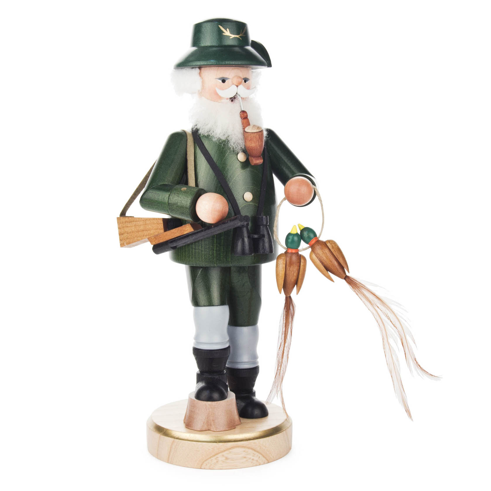 Ein Räuchermann in Gestalt eines Försters, der eine Pfeife raucht, mit grünem Hut und Mantel, hält ein Gewehr und mehrere hölzerne Fasanen in der Hand. im Dregeno Online Shop günstig kaufen