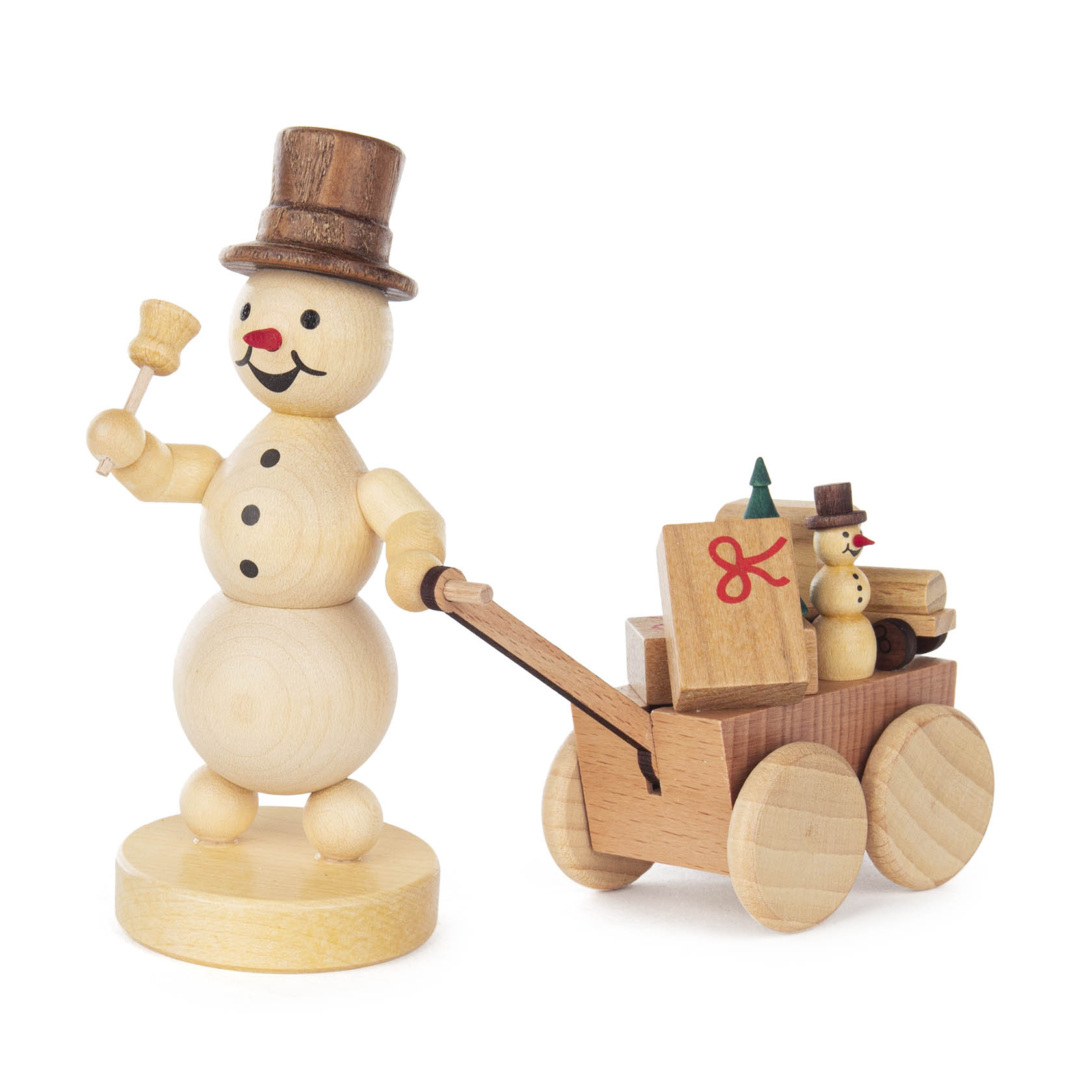 Holzspielzeug zeigt einen lächelnden Schneemann mit Zylinder und Glocke, der einen Wagen voller Geschenke und einem Mini-Schneemann zieht. im Dregeno Online Shop günstig kaufen