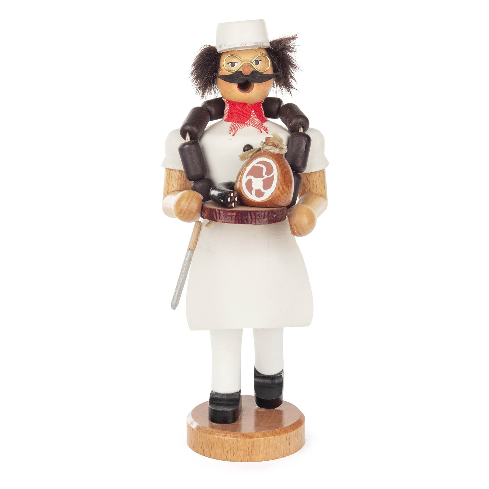 Ein traditioneller Räuchermann in Form eines Fleischers mit weißer Schürze und Mütze. Er hält ein Tablett mit großen Wurststücken, sein Gesicht ist mit Bart und Brille verziert. im Dregeno Online Shop günstig kaufen