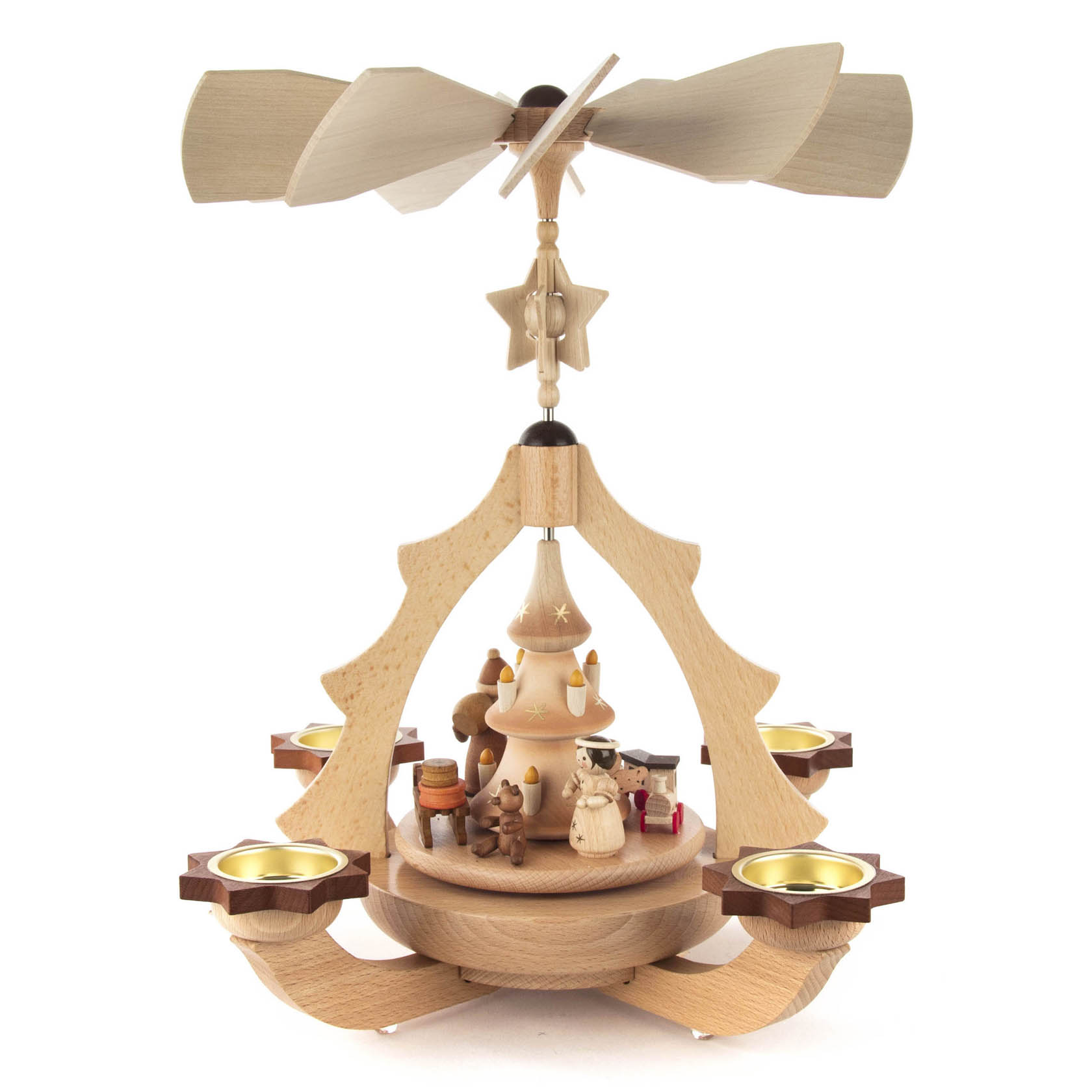 Holzpyramide mit Lichthaltern, oben ein Flügelrad, in der Mitte Weihnachtsmann, Engel und Eisenbahnfiguren auf einer drehbaren Plattform platziert.