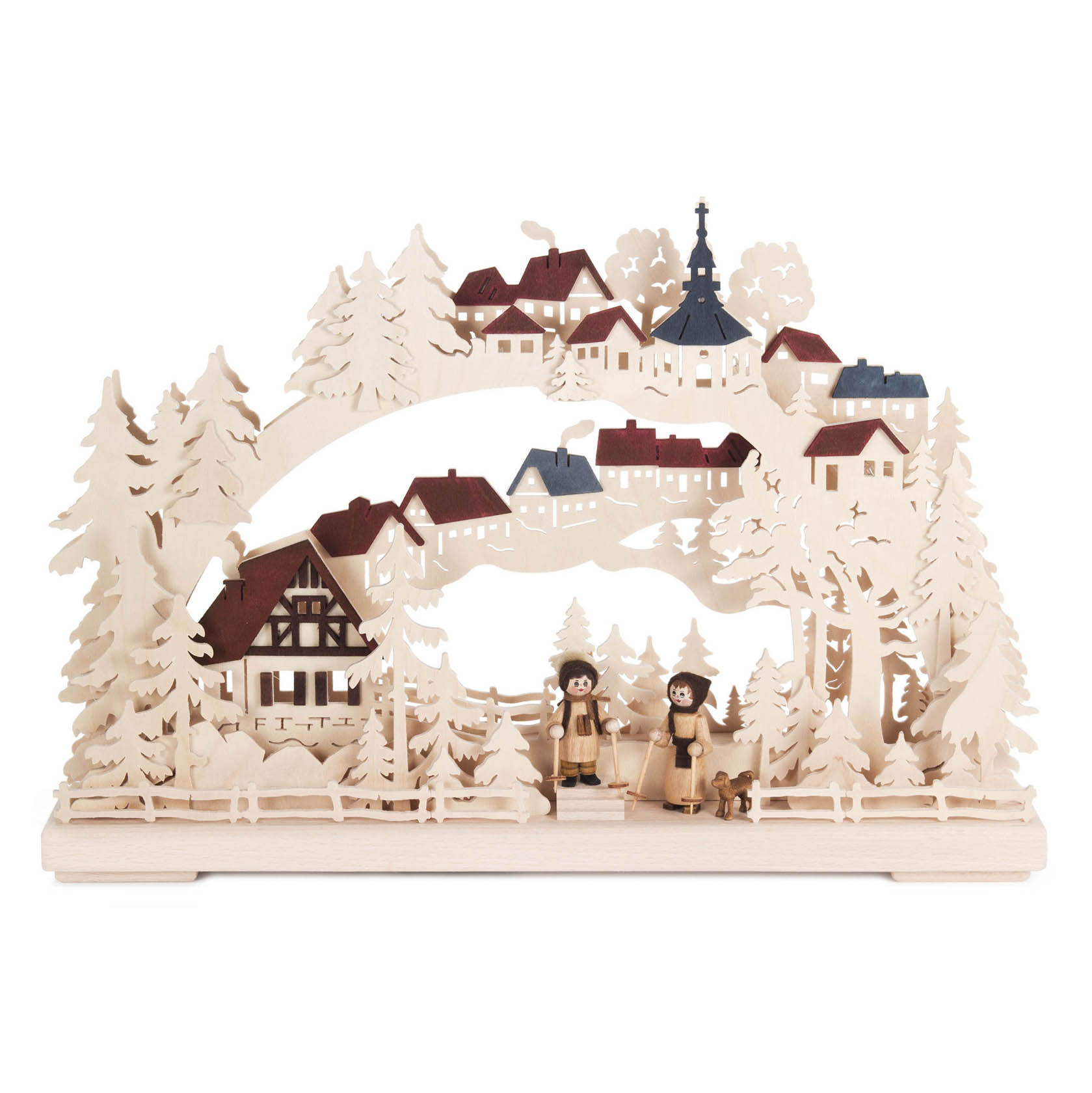 Ein kleiner Schwibbogen mit winterlicher Szene. Zwei Figuren wandern vor Fachwerkhaus, Bäumen und Hügeln mit stilisierten Häusern, indirekt elektrisch beleuchtet. im Dregeno Online Shop günstig kaufen