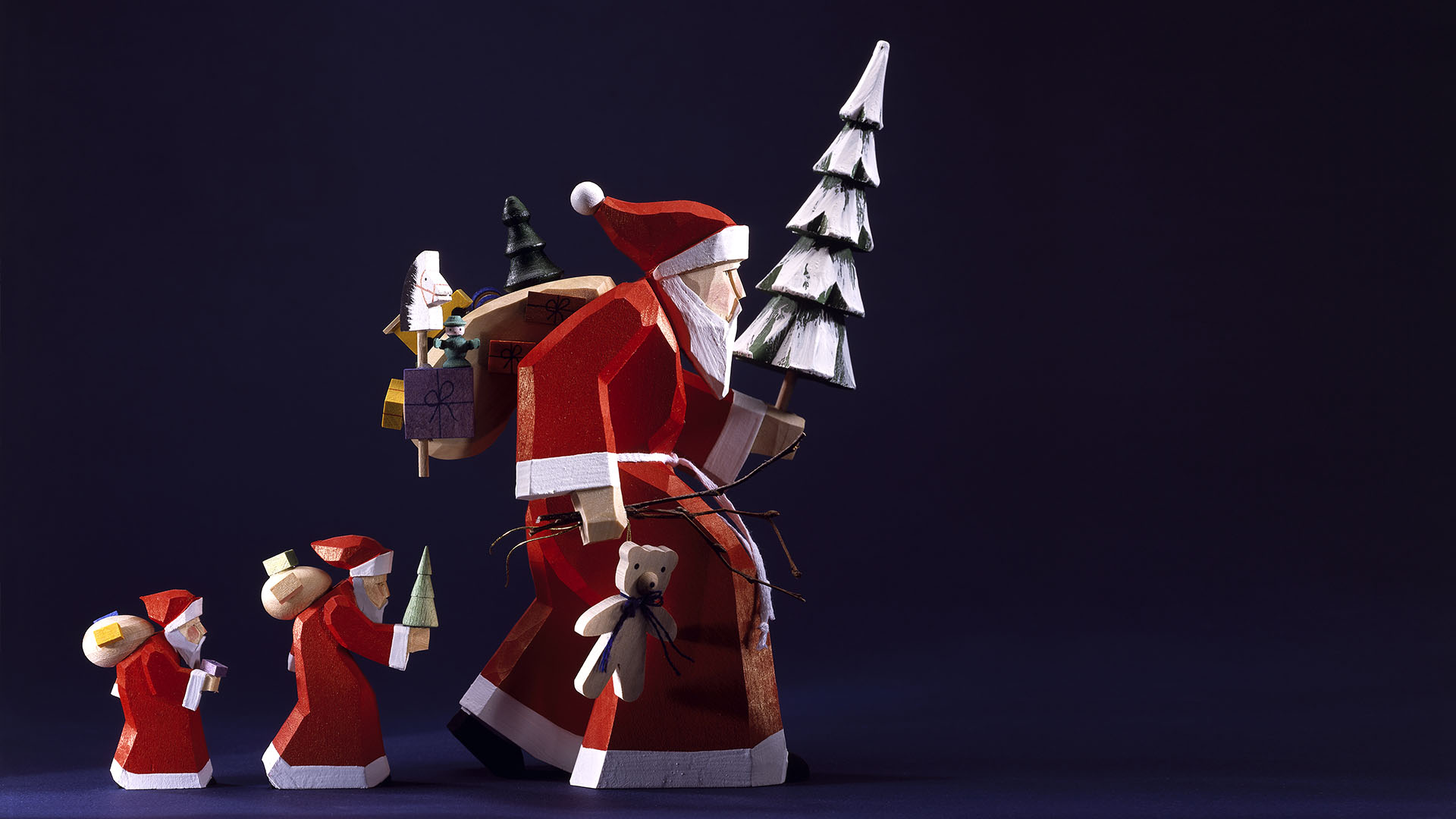 Geschnitzte Weihnachtsmänner