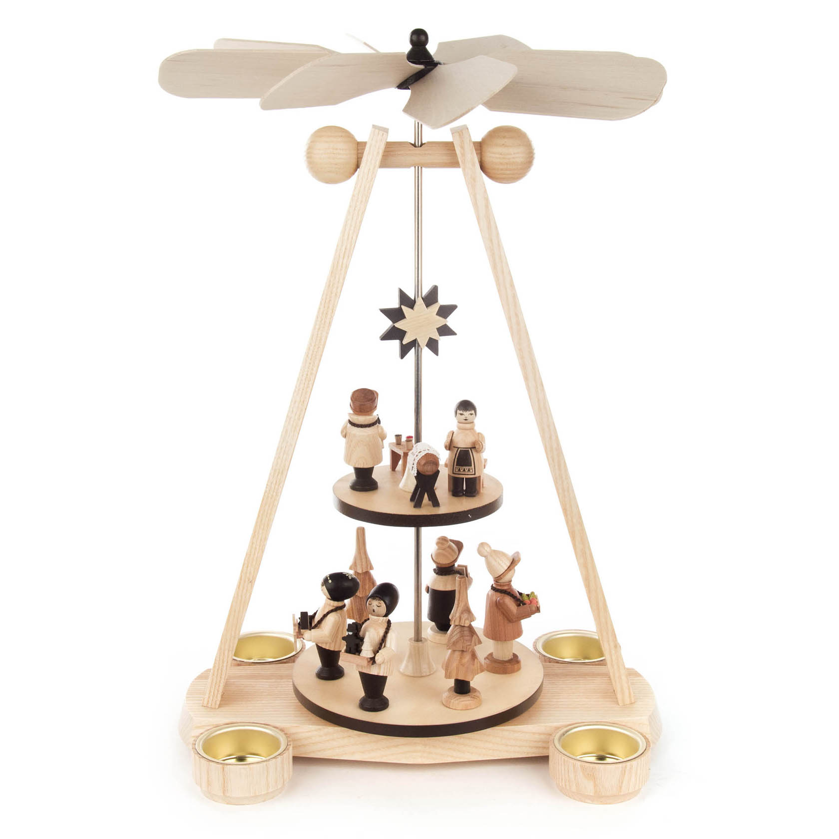 Zweistufige hölzerne Weihnachtspyramide mit Teelichthaltern. Figuren von Spielwarenmachern und Kind. Darauf ein Propeller, der durch Kerzenlicht angetrieben wird.