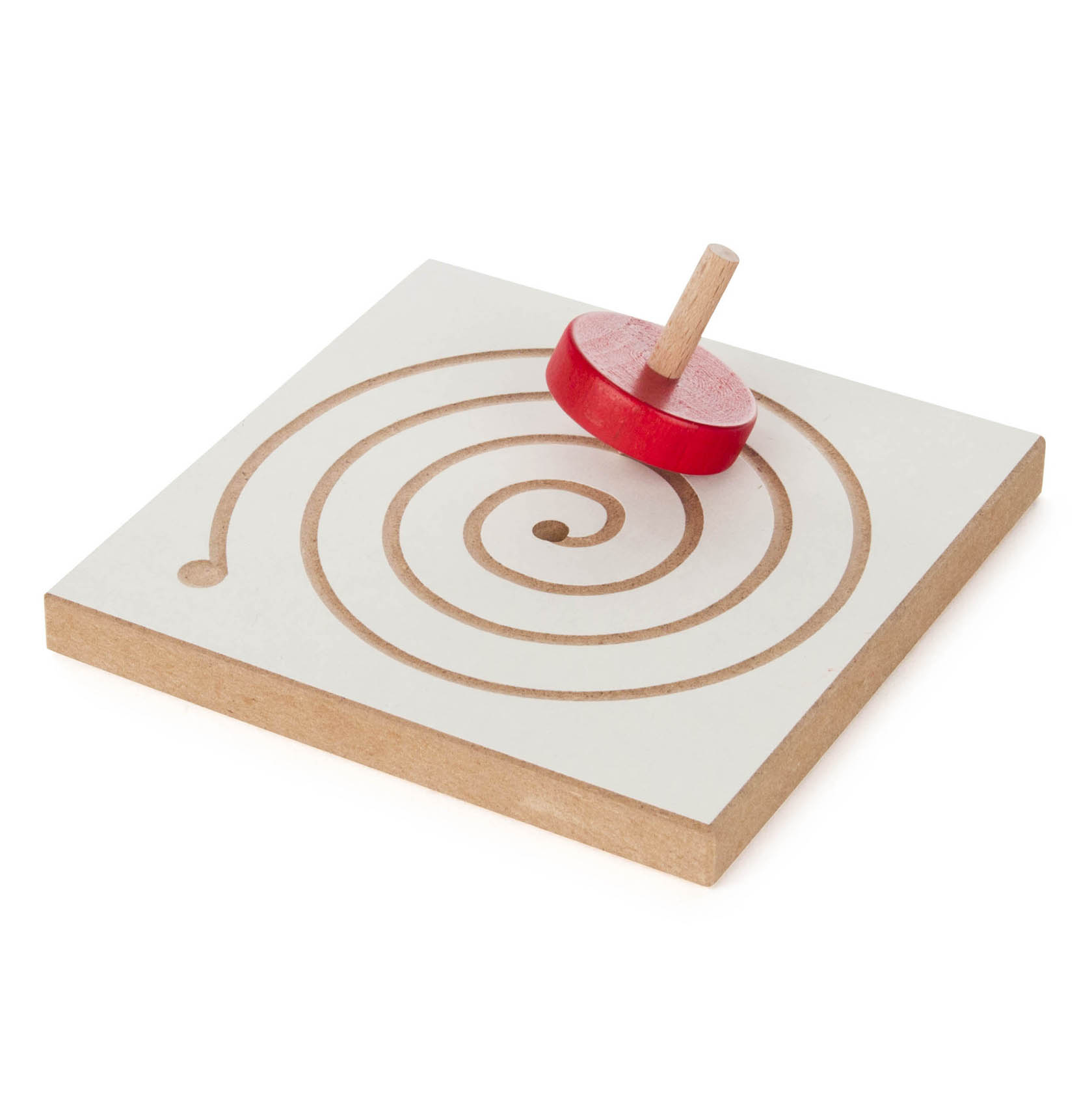 Ein Holzbrett mit einer eingravierten Spirale und einem darauf liegenden roten Kreisel, der aus Holz gefertigt ist. im Dregeno Online Shop günstig kaufen