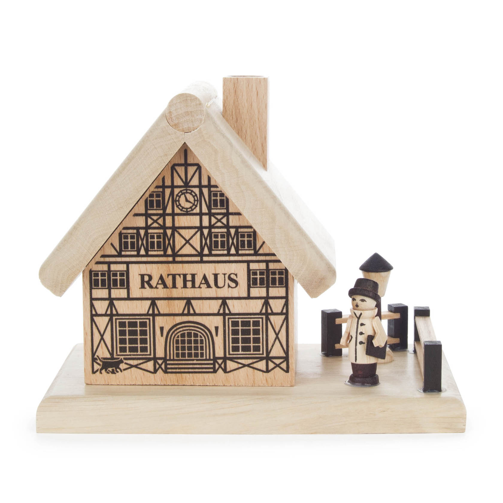 Holzmodell eines Rathauses mit Fachwerk und der Aufschrift 'RATHAUS'. Daneben steht eine kleine geschnitzte Figur mit Zylinder. im Dregeno Online Shop günstig kaufen