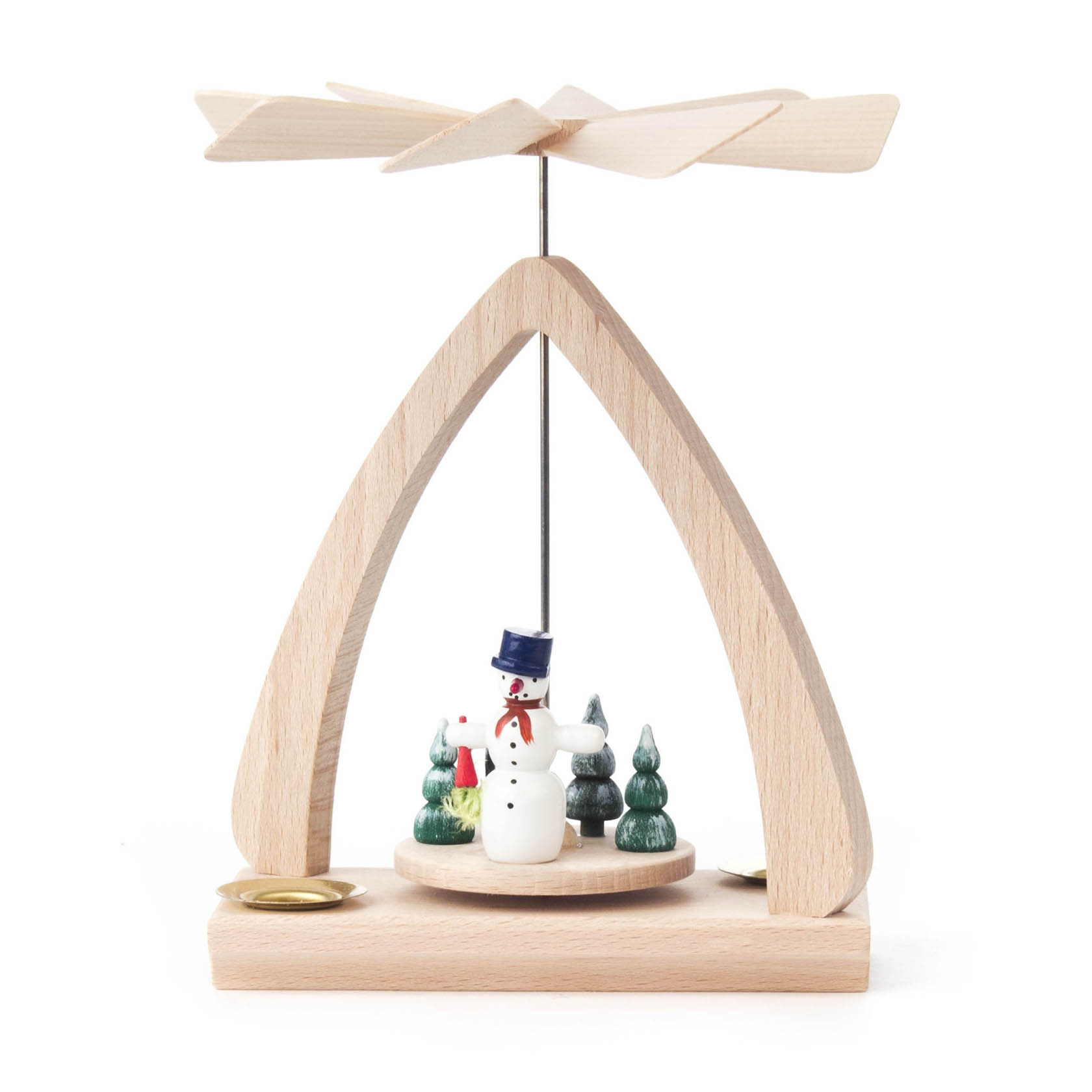Holzpyramide mit einem Schneemann und kleinen Tannenbäumen in der Mitte, angetrieben von Kerzenwärme. im Dregeno Online Shop günstig kaufen