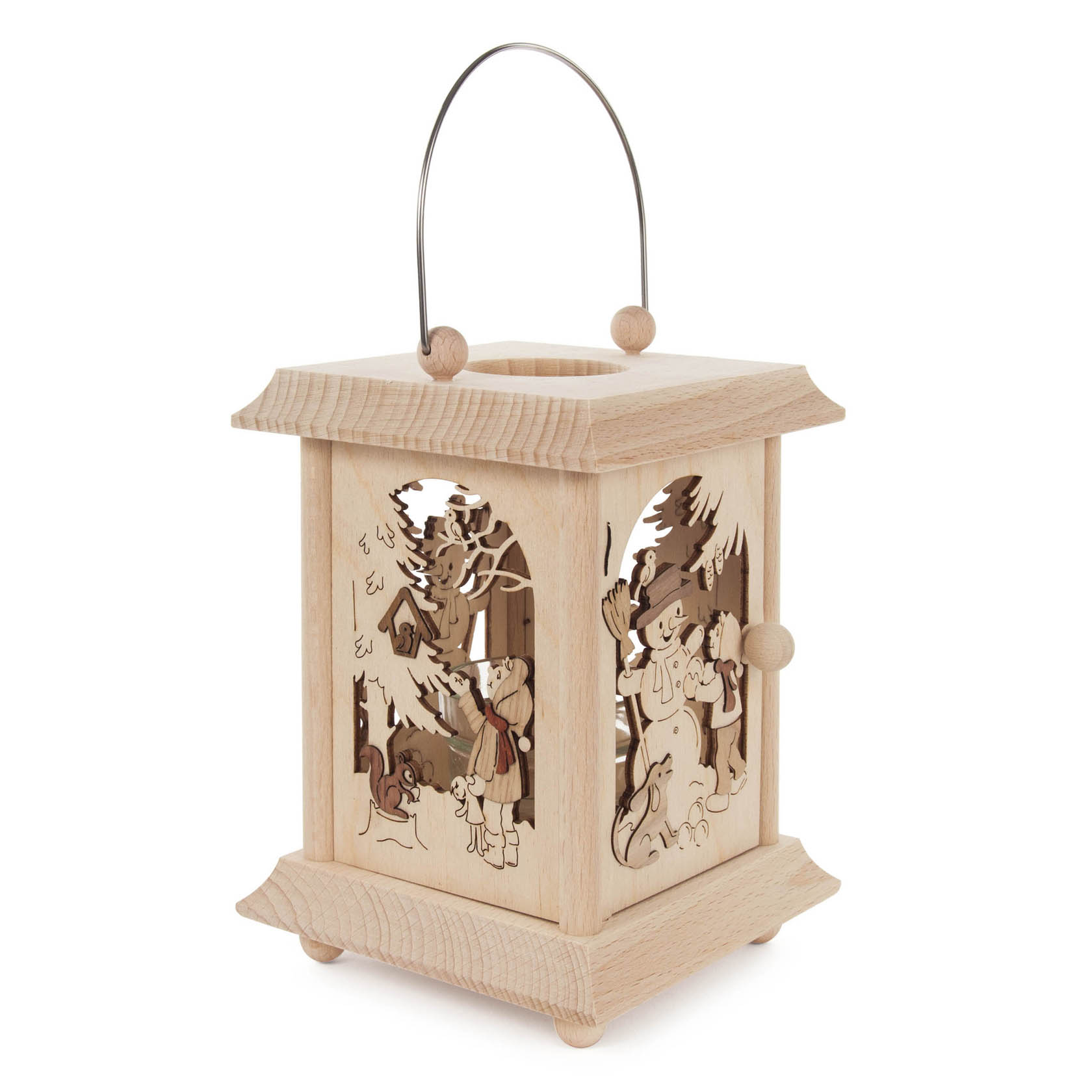 Holzlaterne mit winterlichem Kinder- und Tiermotiv. Enthält einen Glaseinsatz für ein Teelicht oder eine Votivkerze, mit dekorativem Tragegriff. im Dregeno Online Shop günstig kaufen