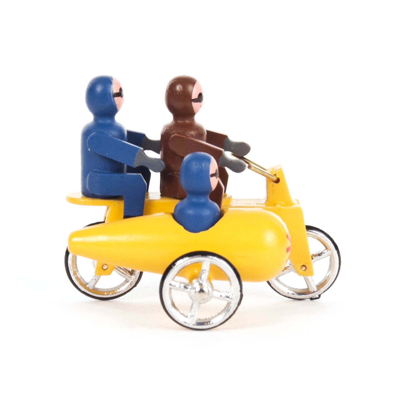 Miniatur gelbes Motorrad mit zwei Sitzen und Seitenwagen, besetzt von drei stilisierten Figuren in blauer und brauner Farbe.
