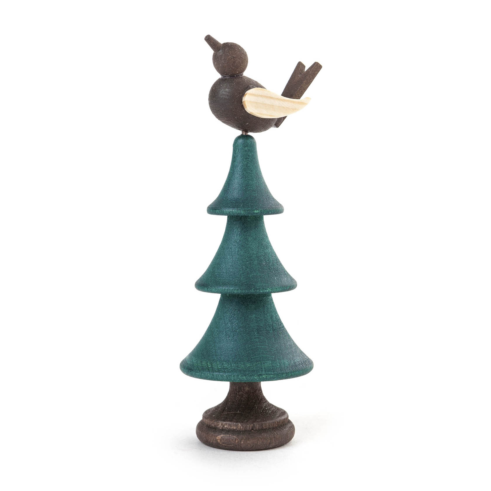 Kleine Holzfigur einer dunkelgrünen Tanne mit einem braunen Singvogel mit weißen Flügeln auf der Spitze. im Dregeno Online Shop günstig kaufen