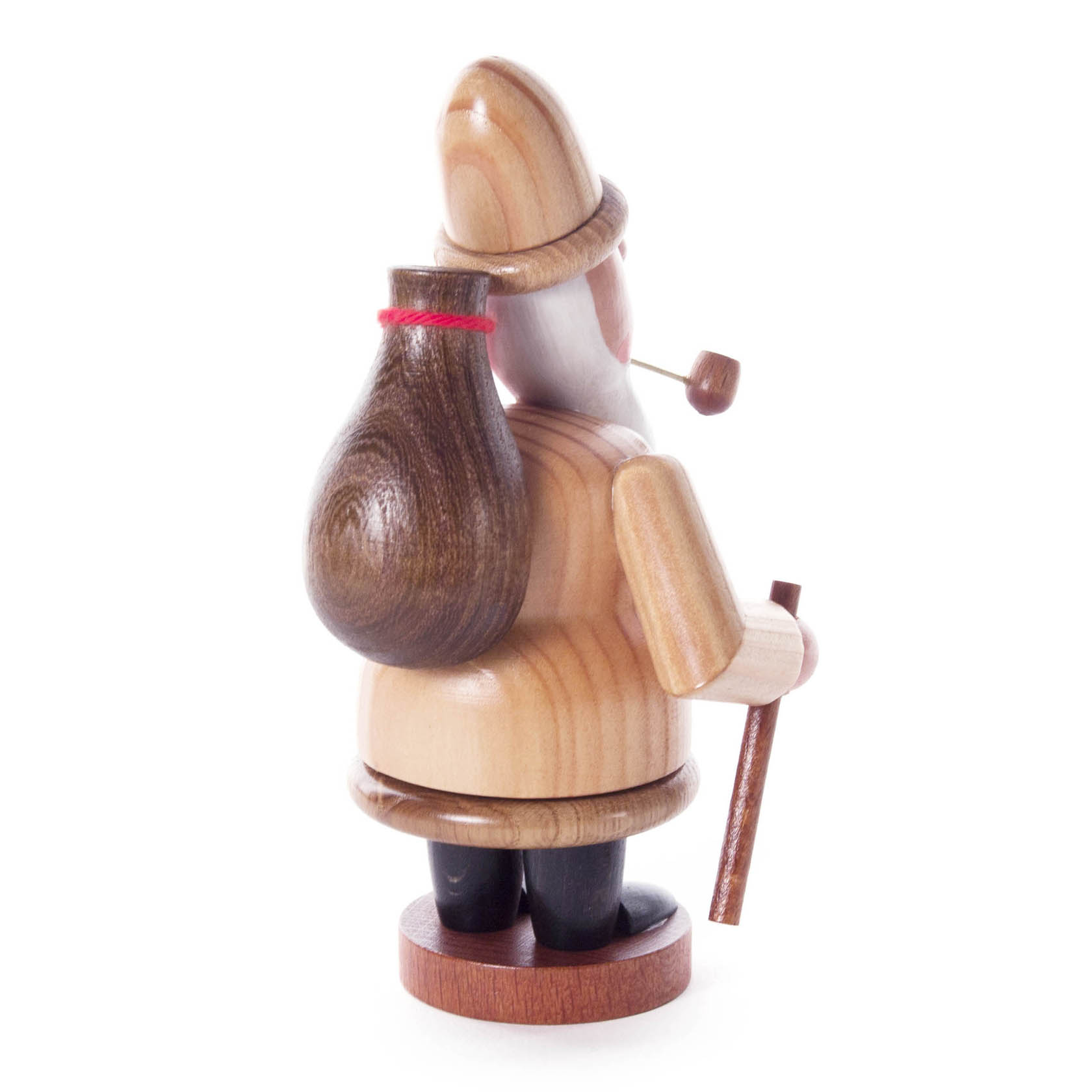 Holzfigur eines natürlichen Räuchermanns in Form eines Weihnachtsmannes mit Pfeife und Holzsack auf dem Rücken.