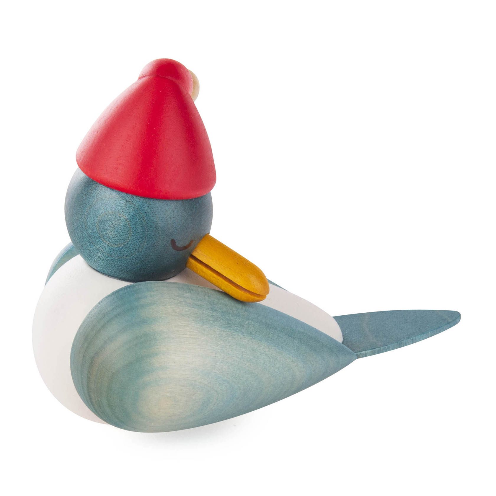 Holzfigur einer Möwe mit roter Weihnachtsmütze, die mit geschlossenem Auge schläft und einen gelben Schnabel hat.