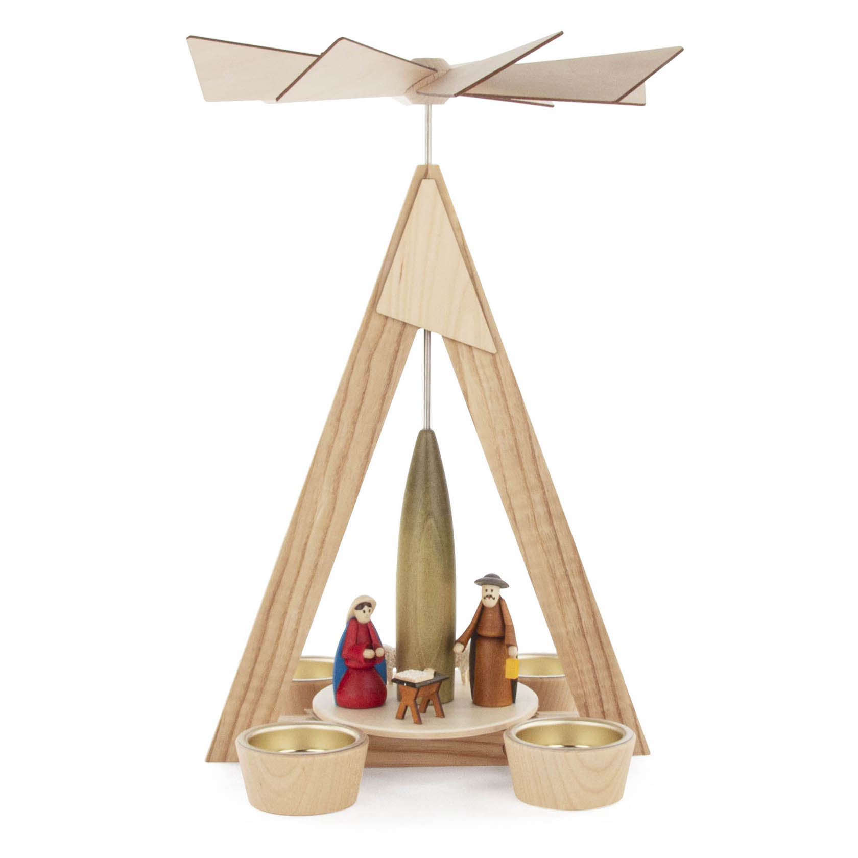 Holzpyramide mit einer Szene der Geburt Christi in der Mitte, mit Maria, Josef und Jesuskind. Zwei Teelichthalter sind an der Basis platziert. im Dregeno Online Shop günstig kaufen