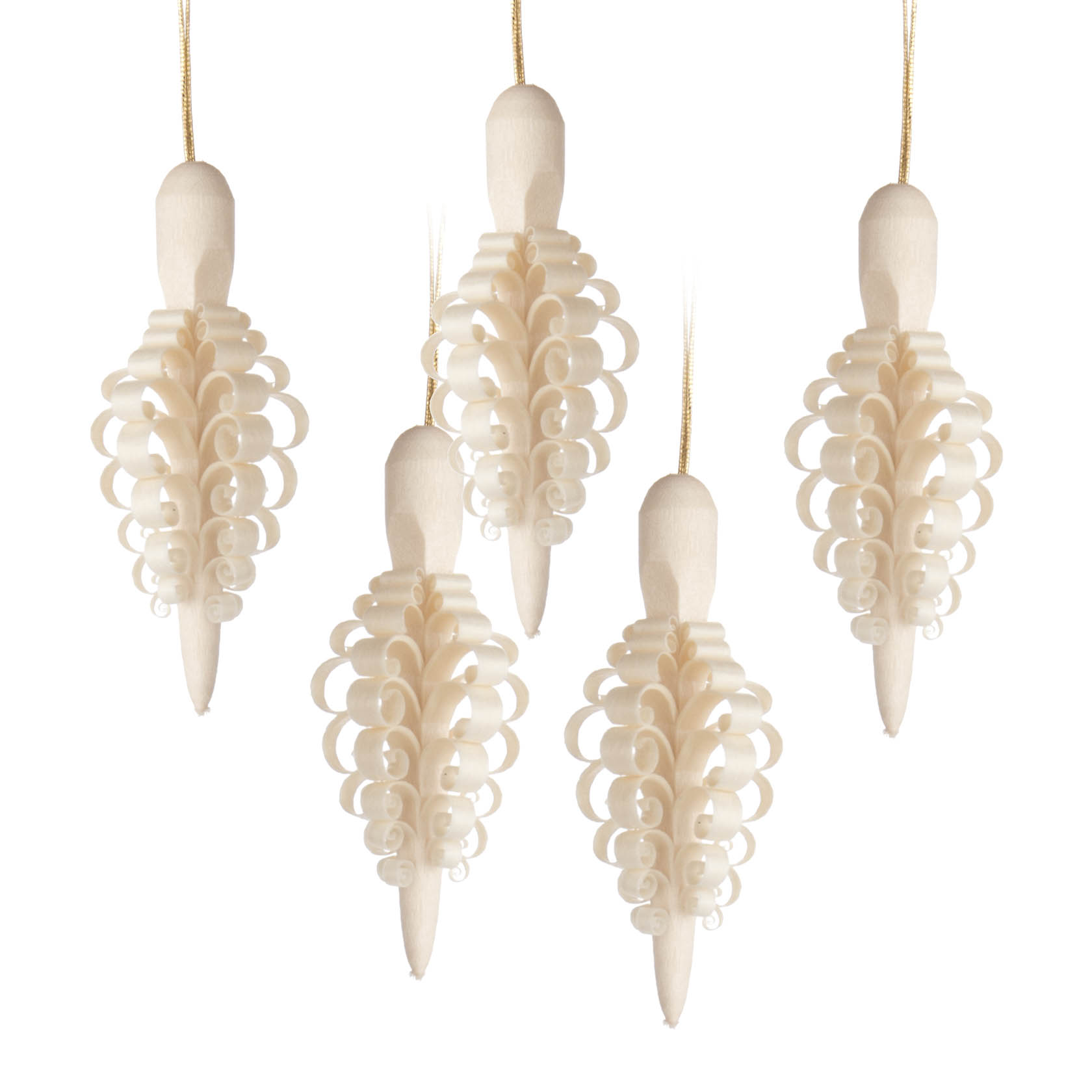 Fünf kleine, kunstvoll geschnitzte, dekorative Holzspanzapfen von 6 cm Größe, die an goldenen Fäden hängen. im Dregeno Online Shop günstig kaufen