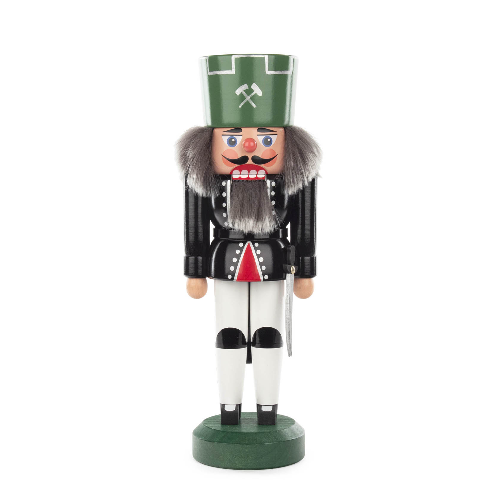 Ein traditioneller Nussknacker in Form eines Bergmanns mit grauer Pelzverzierung an der Mütze und schwarzer Uniform, steht auf einem grünen Sockel. im Dregeno Online Shop günstig kaufen