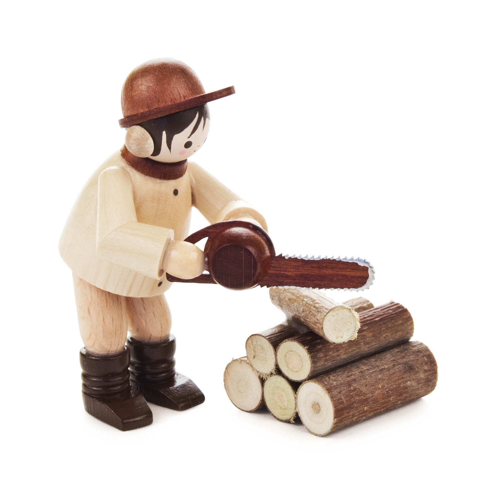 Holzfigur eines Kettensägearbeiters mit Helm und Schutzkleidung, der eine kleine Kettensäge hält und Holzscheite schneidet. im Dregeno Online Shop günstig kaufen