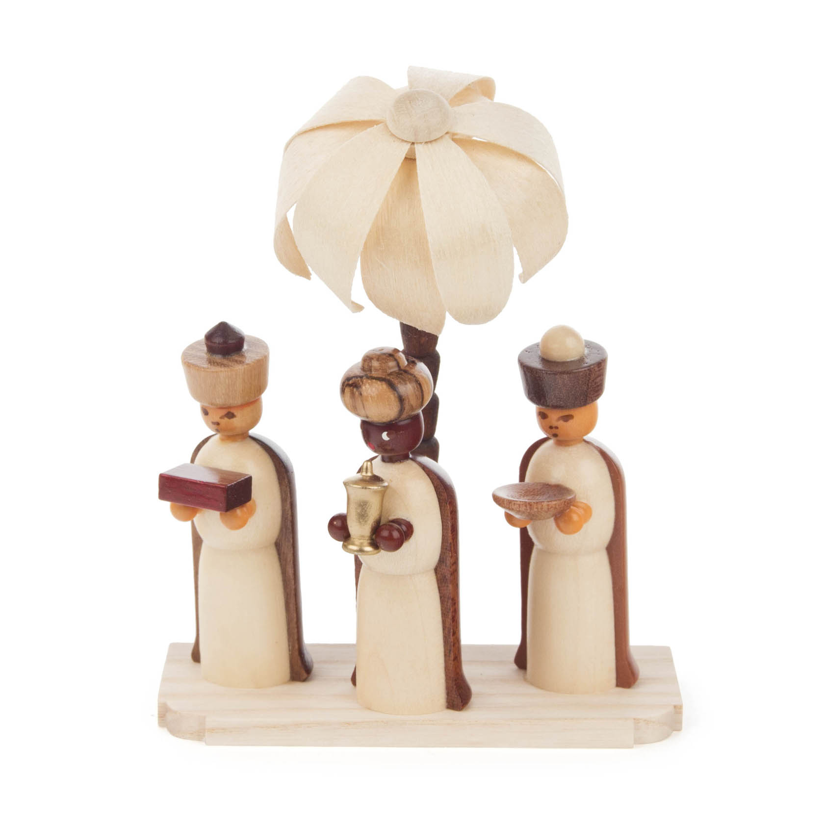 Drei Holzfiguren der Heiligen Drei Könige unter einer stilisierten Palme. Die Figur in der Mitte hält ein Kelch, die anderen zwei tragen Geschenke. im Dregeno Online Shop günstig kaufen