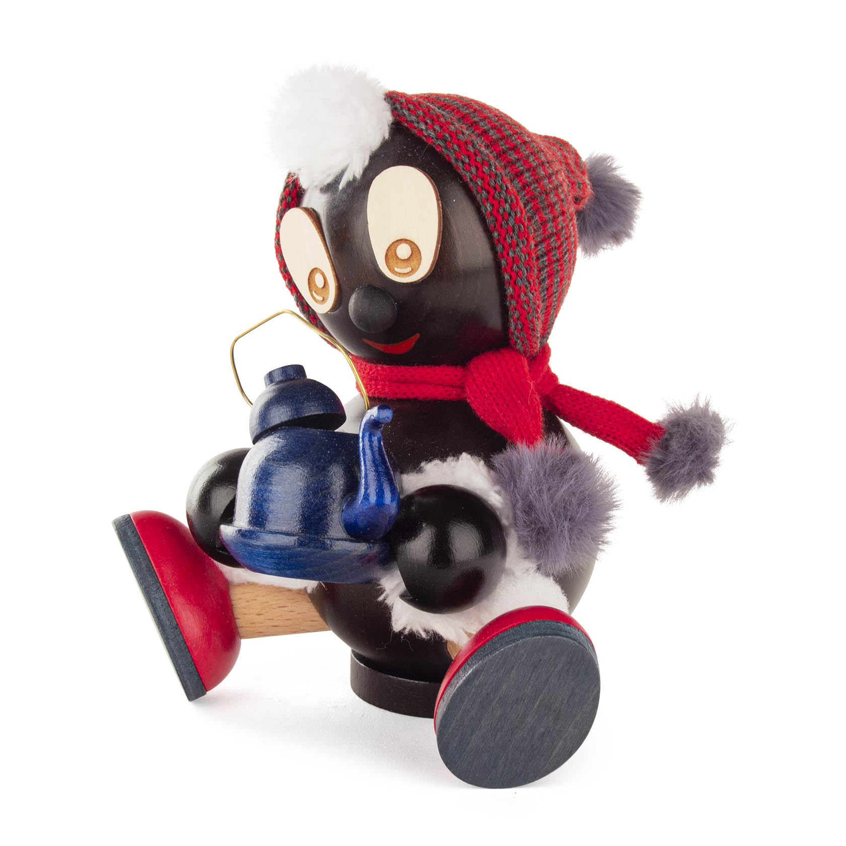 Eine schwarze Räucherfigur namens 'Pitti' mit roten Schuhen, roter gestrickter Mütze und Schal hält eine blaue Teekanne. Das Gesicht ist freundlich mit großen, runden Augen. im Dregeno Online Shop günstig kaufen