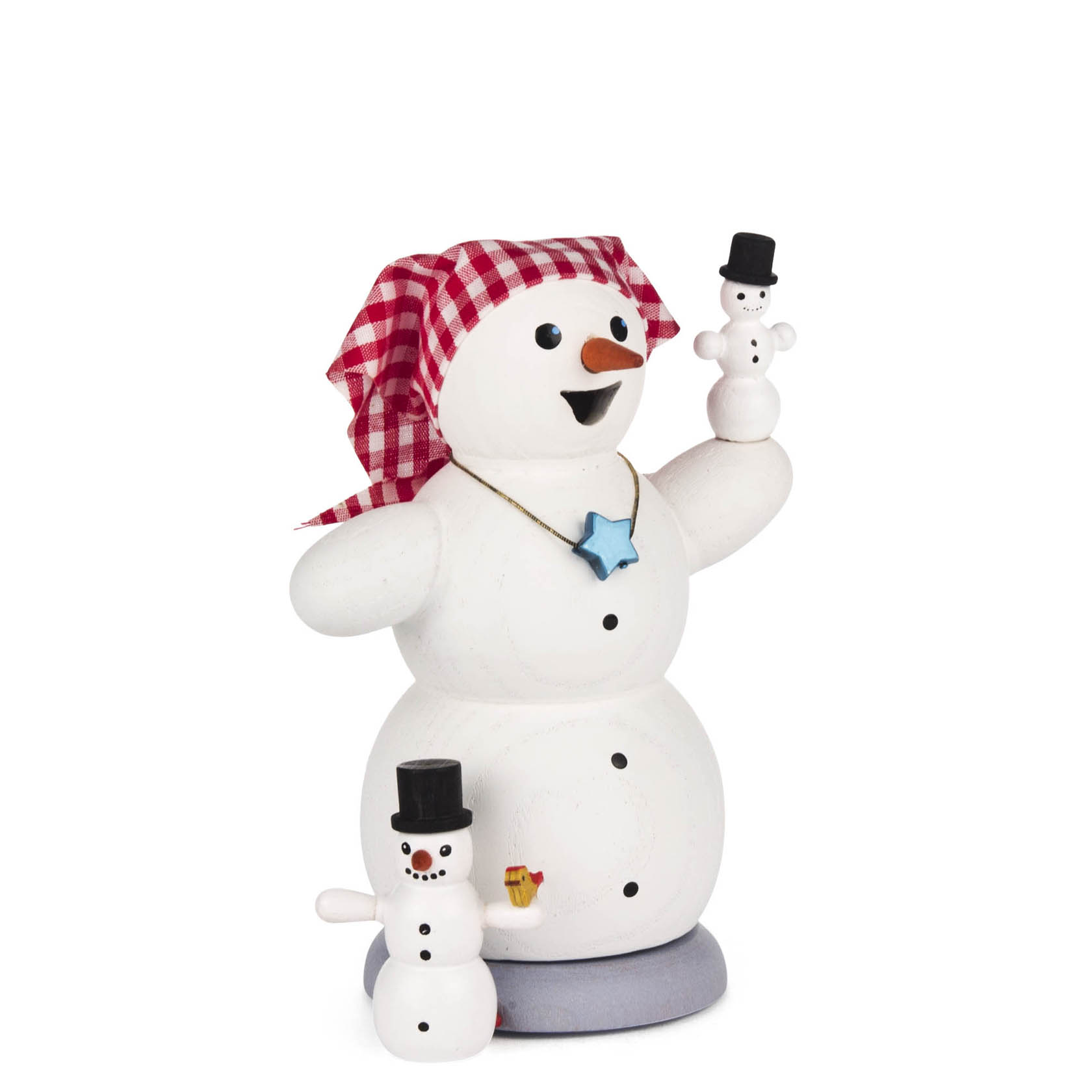 Eine Räucherfigur in Form einer Schneefrau mit einem rot-weiß karierten Kopftuch. Die Schneefrau hält einen kleinen Schneemann in der Hand und hat einen weiteren an ihrer Seite. im Dregeno Online Shop günstig kaufen