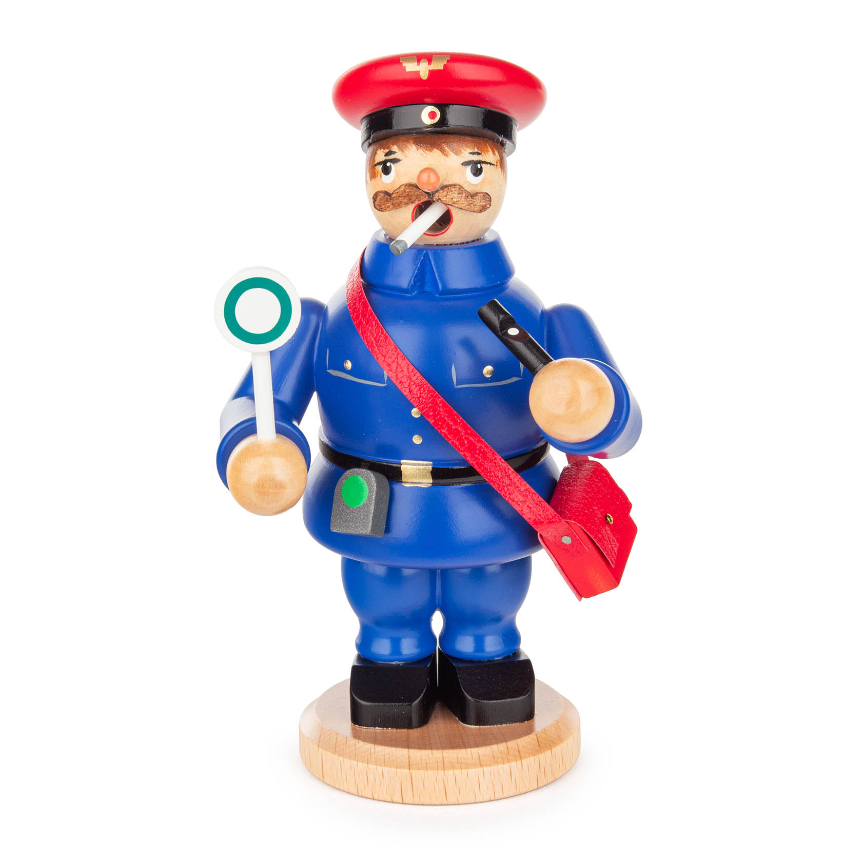 Holzfigur eines Mini-Räuchermanns in einem blauen Eisenbahner-Outfit mit roter Mütze. Er hält eine Pfeife und ein kleines Schild in den Händen. im Dregeno Online Shop günstig kaufen