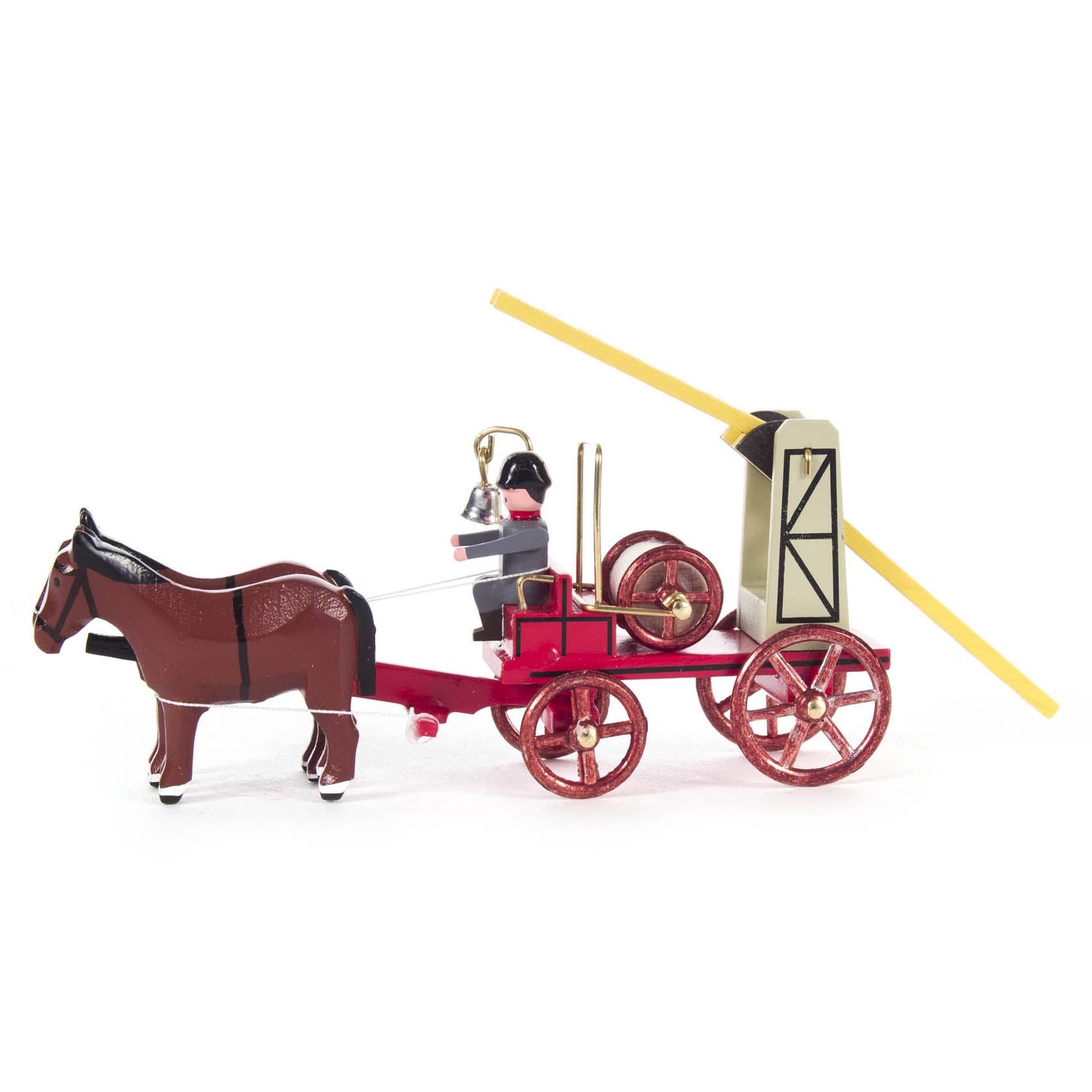 Metallmodell eines braunen Pferdes, das einen roten Wagen mit großen Rädern zieht. Auf dem Wagen sitzt ein Feuerwehrmann mit Helm. Eine gelbe Drehleiter ist am Wagen angebracht.