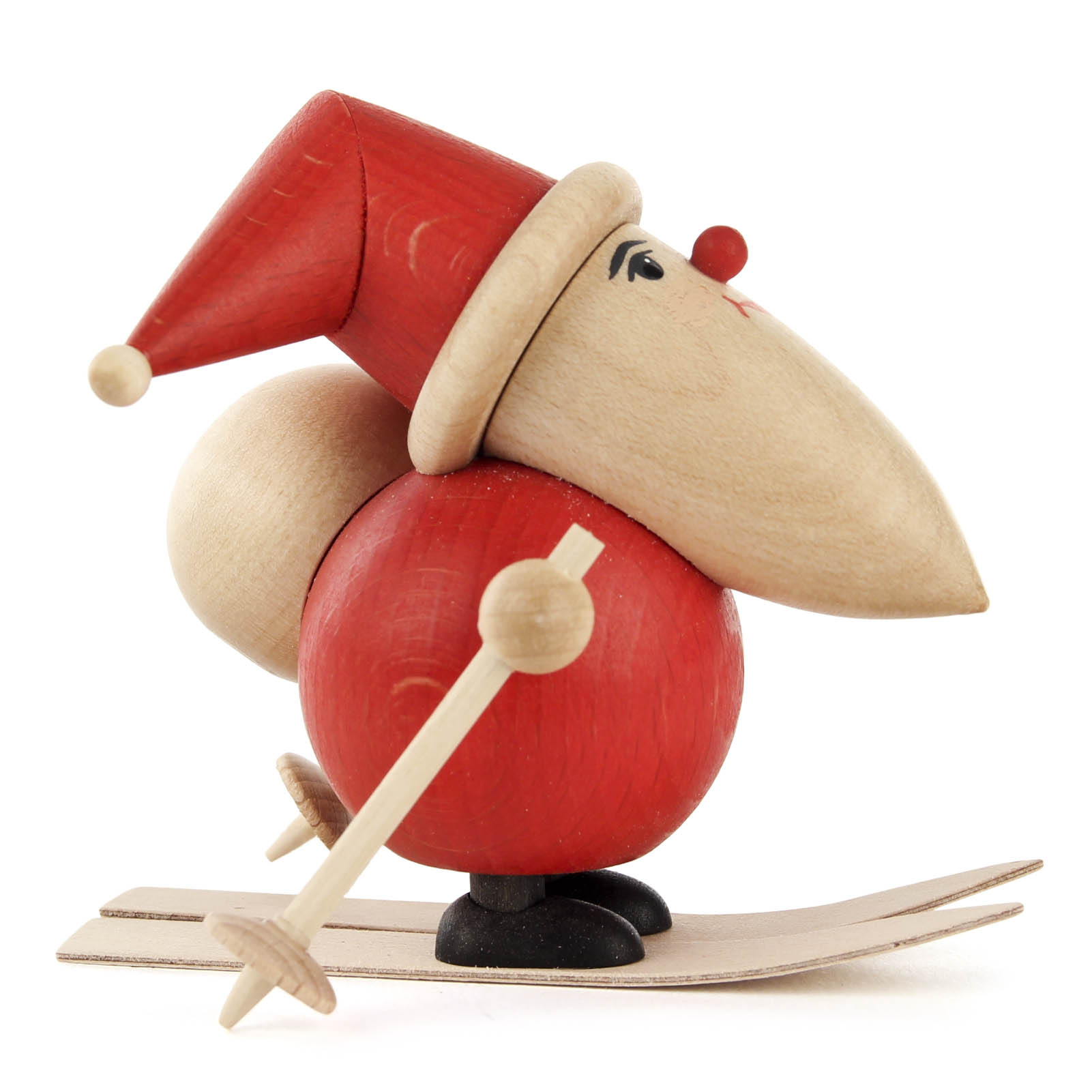 Holzfigur eines Weihnachtsmanns auf Skiern mit roter Mütze und rotem Mantel, hält Skistöcke und hat einen runden Körper.