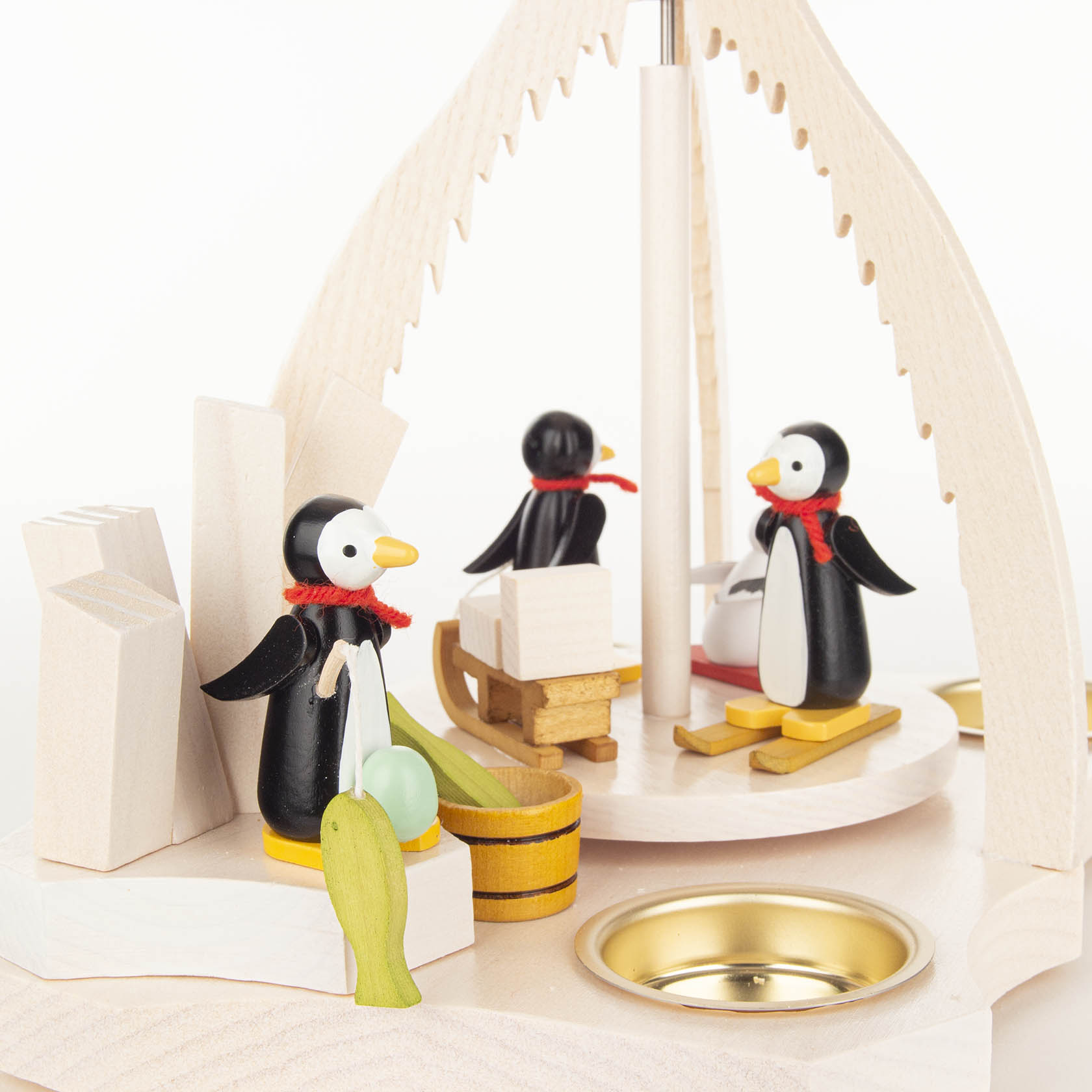 Pyramide mit Pinguinen auf Eisscholle, für Teelichte