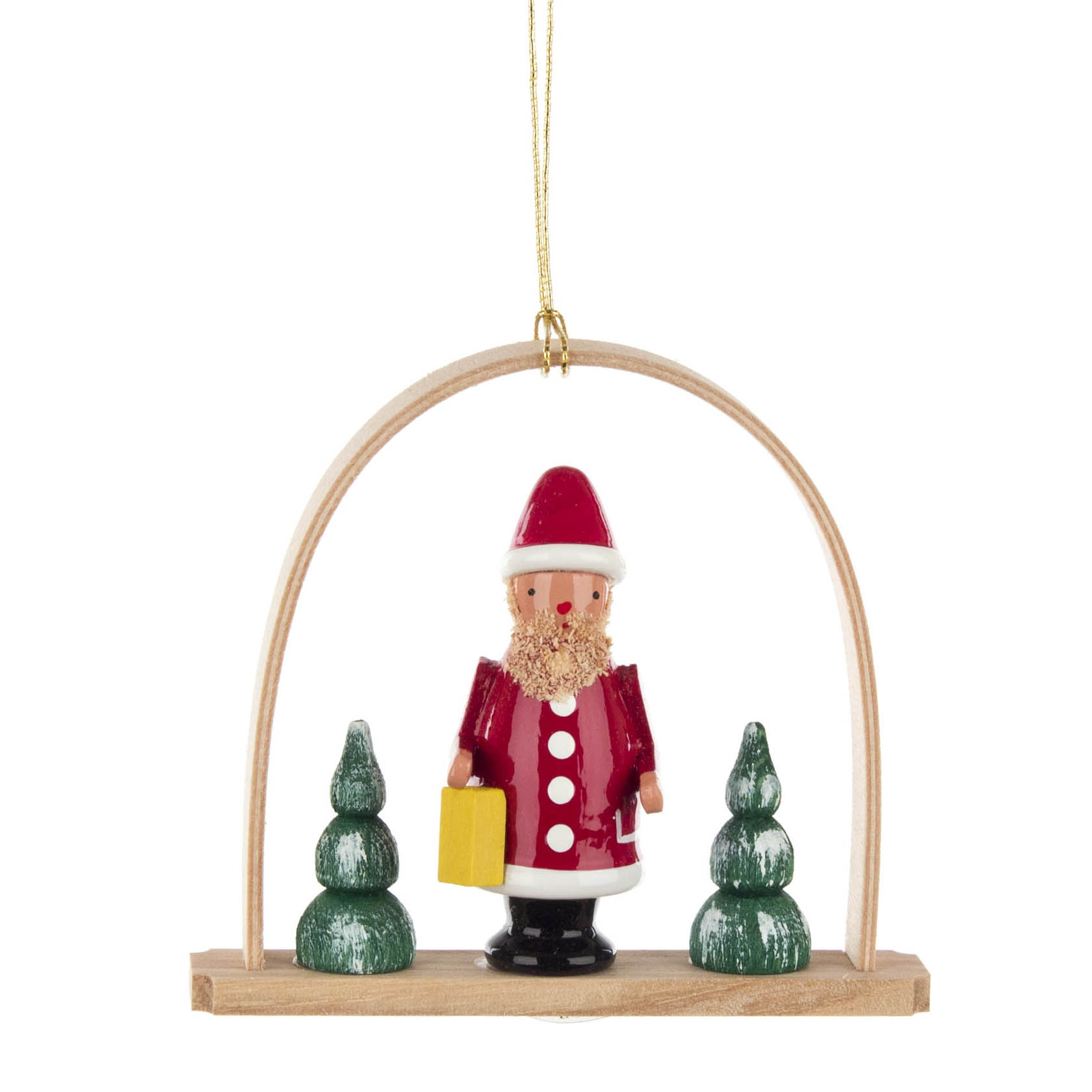 Kleine Holzfigur eines Weihnachtsmanns mit rotem Mantel in einem Bogen stehend, flankiert von zwei kleinen grünen Weihnachtsbäumen. im Dregeno Online Shop günstig kaufen