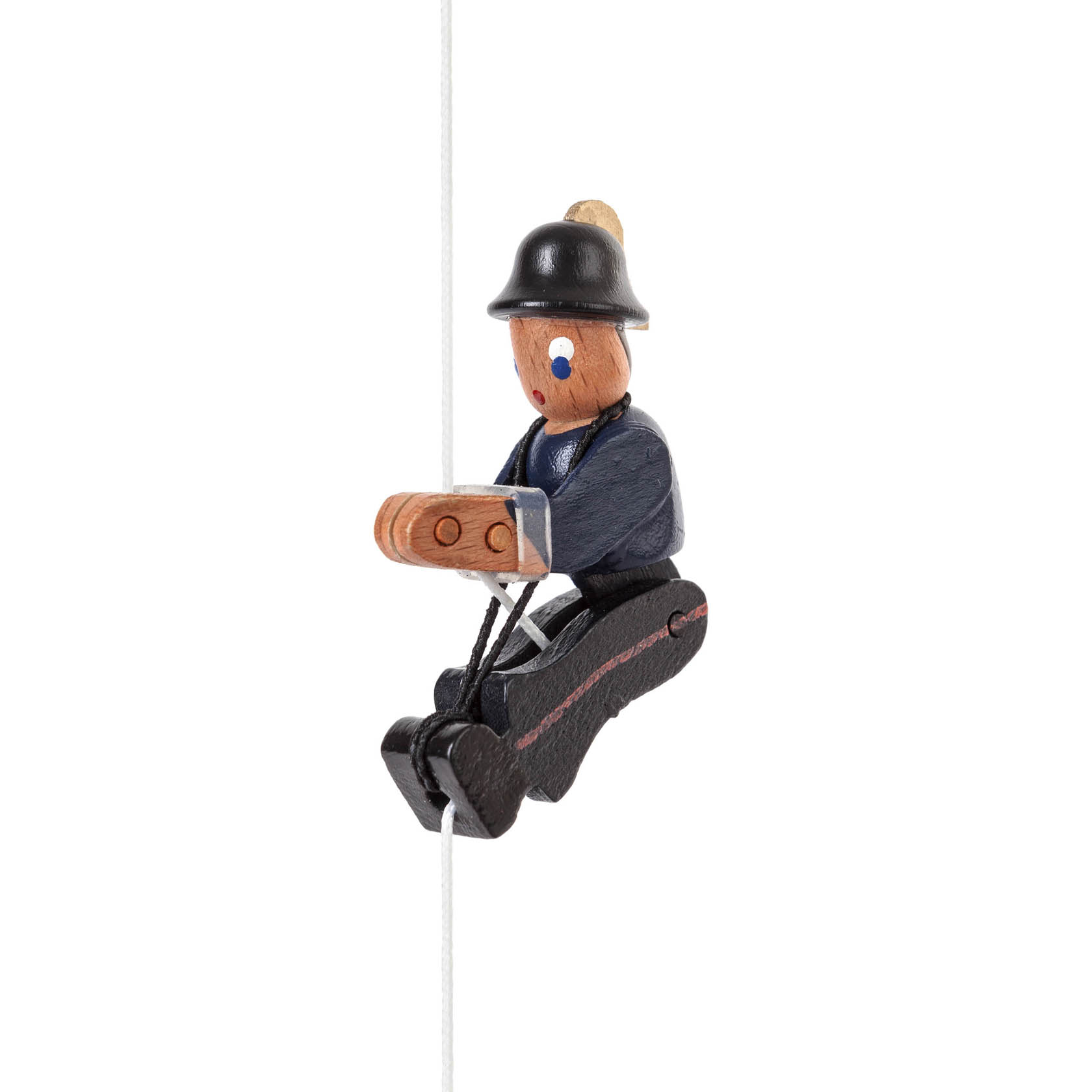 Holz-Kletterfigur eines Feuerwehrmanns in traditioneller Uniform und Helm an einem Seil hängend. im Dregeno Online Shop günstig kaufen
