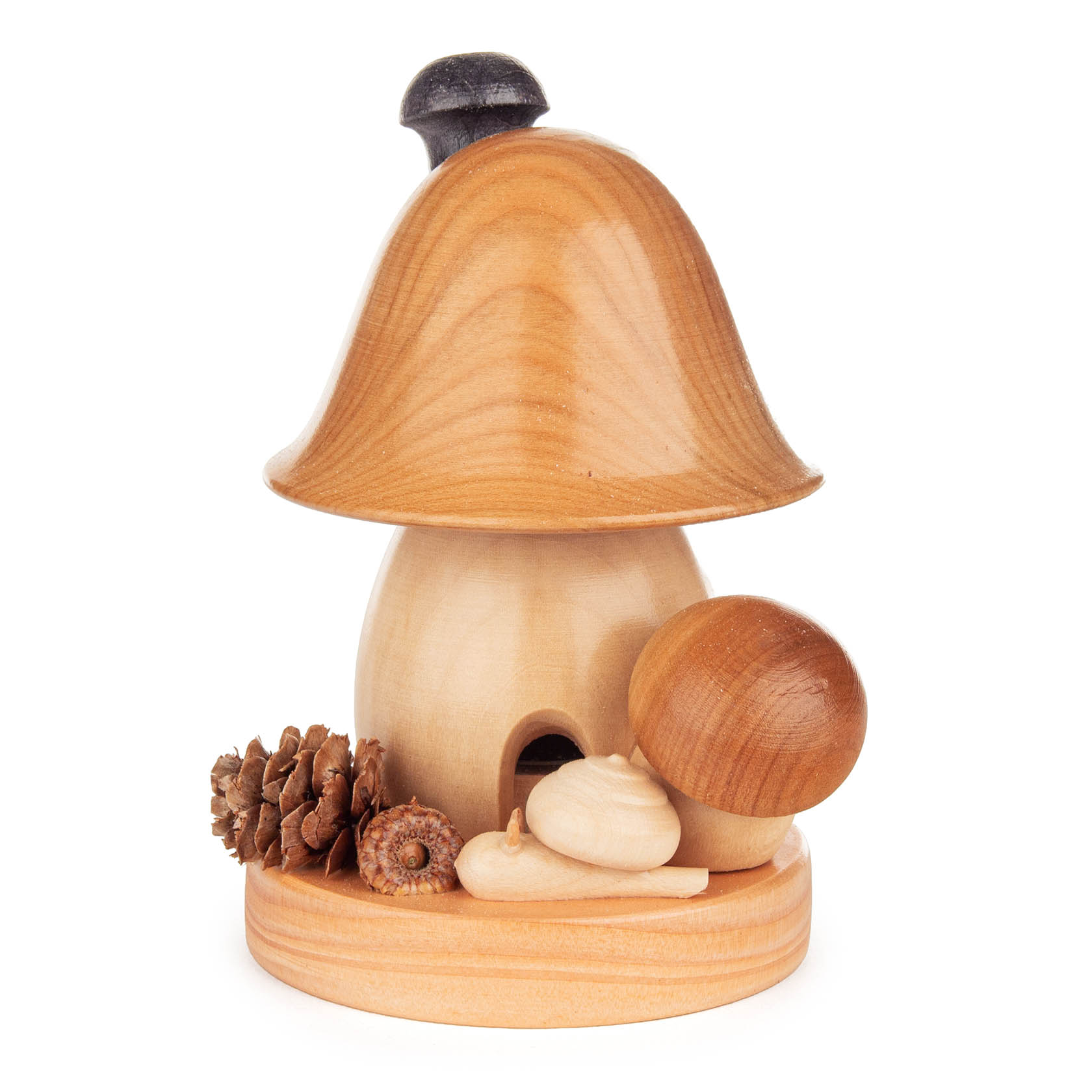 Kleiner Räucherpilz in Glockenform aus Holz, der auf einer Basis mit kleinen Pilzminiaturen und einem Zapfen steht. im Dregeno Online Shop günstig kaufen