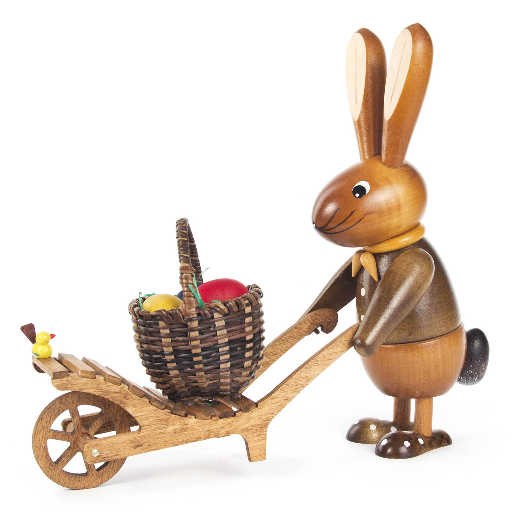 Holzfigur eines Hasen, der eine Schubkarre mit einem Korb voller bunter Eier schiebt. Der Hase trägt eine Jacke und hat lange Ohren. im Dregeno Online Shop günstig kaufen