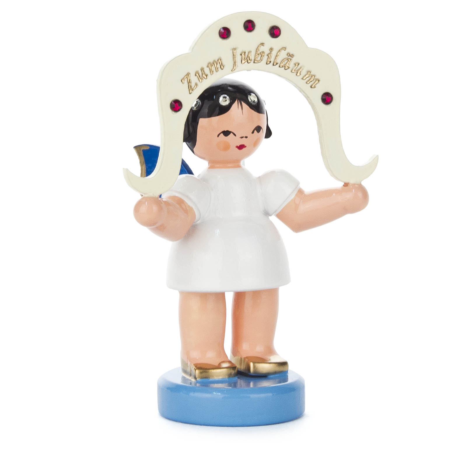 Figur eines Engels mit blauen Flügeln, der in der Hand einen Bogen mit der Aufschrift 'Zum Jubiläum' hält, verziert mit roten Swarovski-Kristallen. im Dregeno Online Shop günstig kaufen