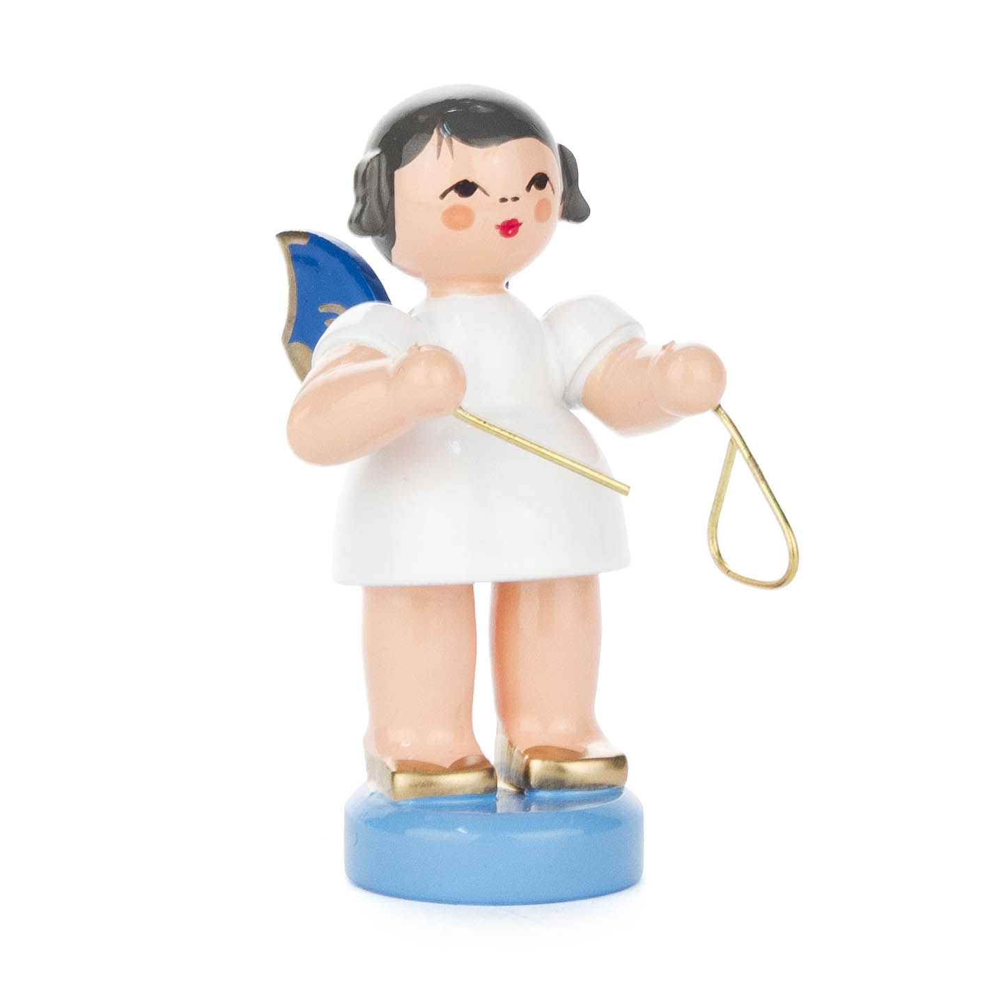 Kleine Engel-Figur mit einer Triangel, weißen Kleid und blauen Flügeln, steht auf einem blauen Sockel. im Dregeno Online Shop günstig kaufen