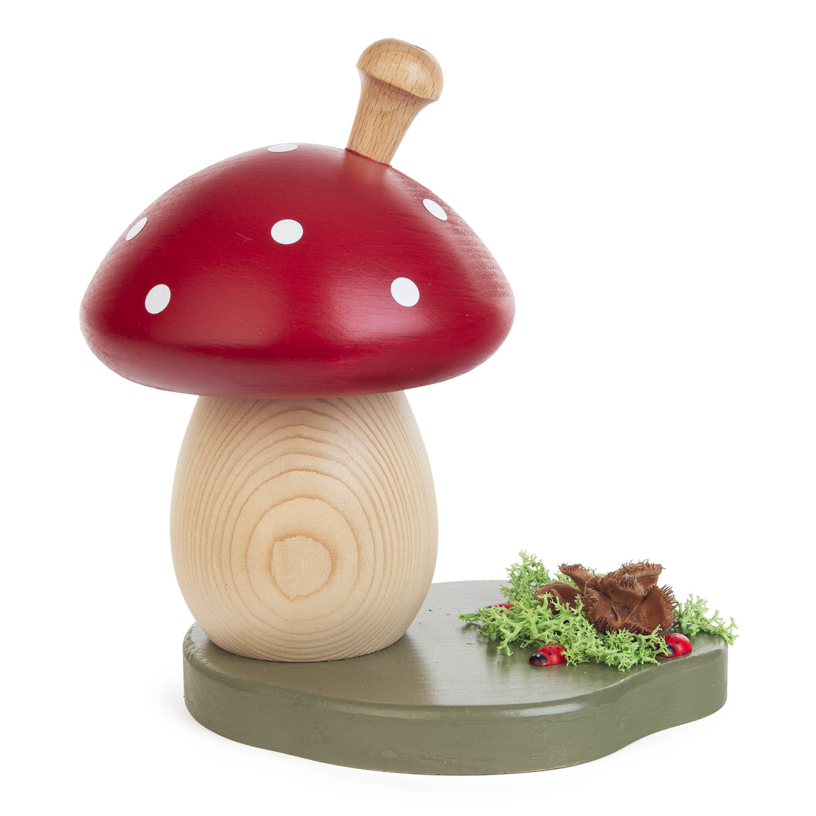 Großer Räucherpilz in Form eines Fliegenpilzes aus Holz, mit rotem Hut und weißen Punkten, auf grüner Basis mit kleinen Deko-Elementen. im Dregeno Online Shop günstig kaufen