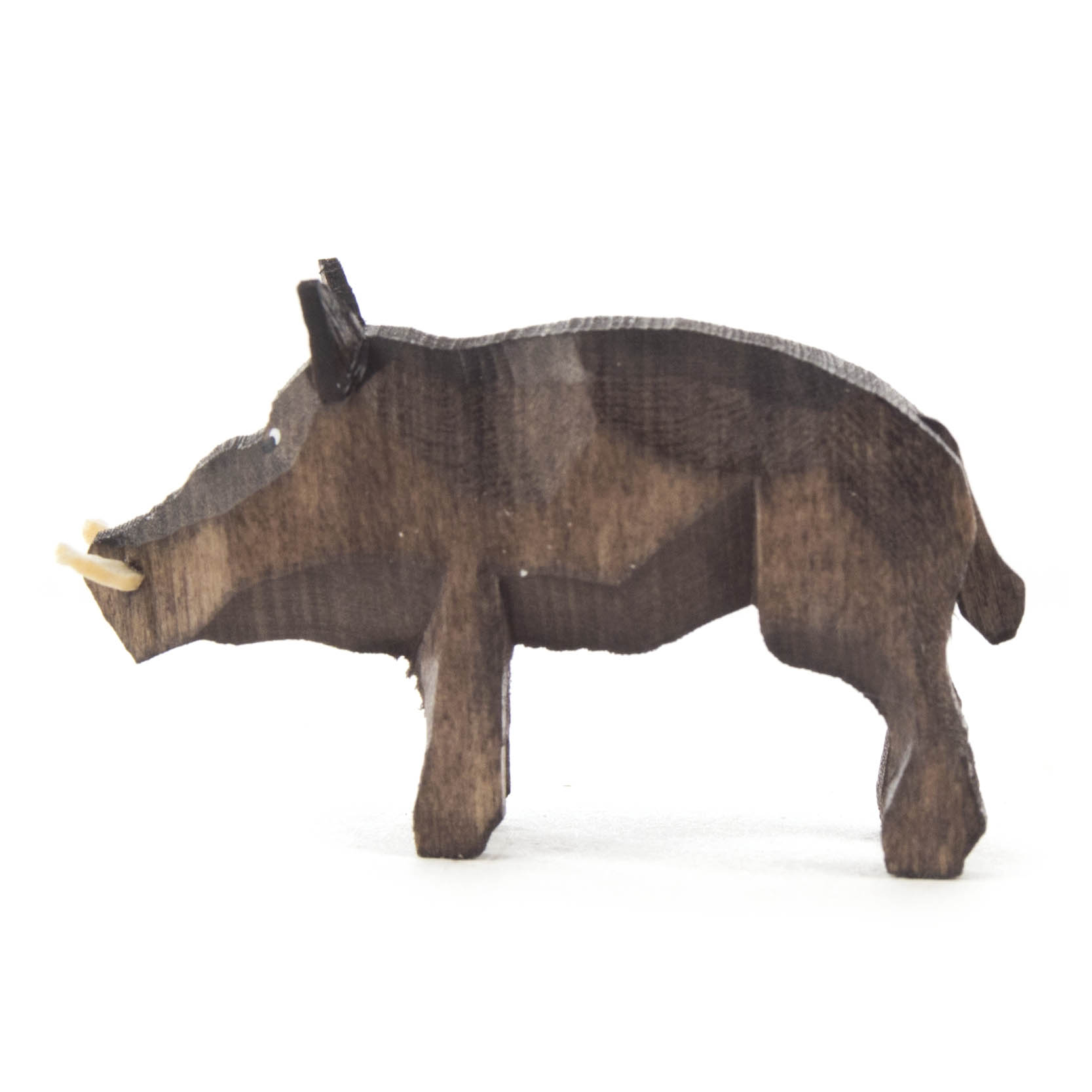 Holzfigur eines Ebers in schwarz-brauner Lasur, mit stilecht geschnitzten Konturen und sichtbaren Texturen. im Dregeno Online Shop günstig kaufen