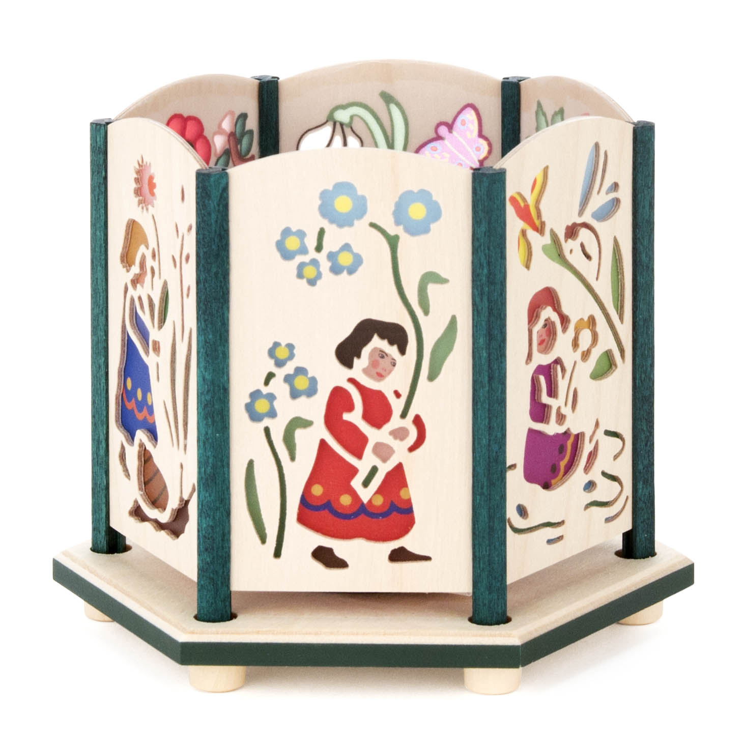 Ein sechseckiger Teelichthalter aus Holz mit ausgeschnittenen Blumenkindermotiven. Jedes Panel zeigt ein Kind mit verschiedenen Blumen in bunter Kleidung. im Dregeno Online Shop günstig kaufen