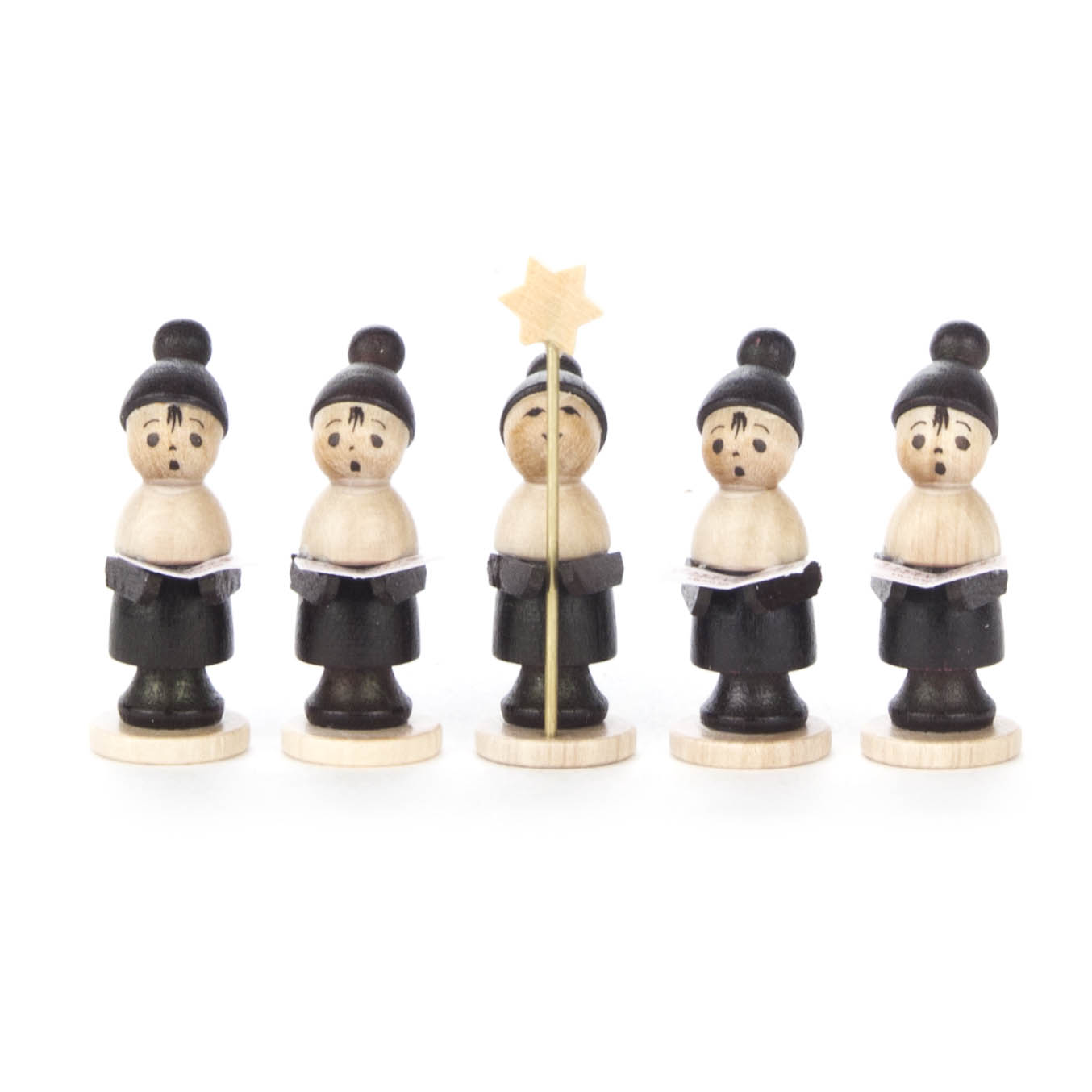Fünf hölzerne Kurrendefiguren in natürlichen Farben. Eine Figur in der Mitte hält einen Sternstab. Alle tragen schwarze Hüte und Notenblätter. im Dregeno Online Shop günstig kaufen