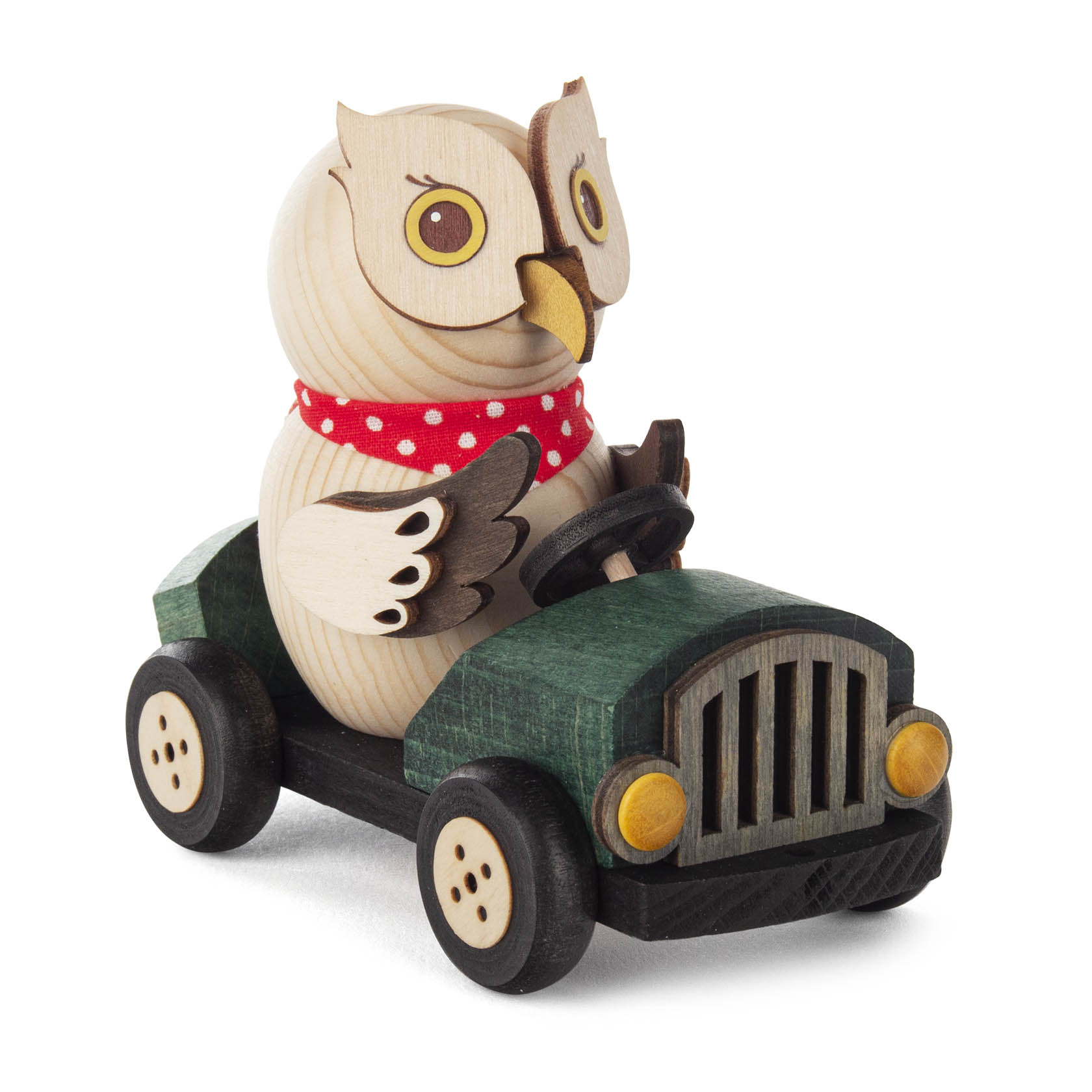 Kleine, verspielte Holzfigur einer Eule mit rotem Halstuch im grünen Holzauto, lächelnd und am Steuer sitzend. im Dregeno Online Shop günstig kaufen