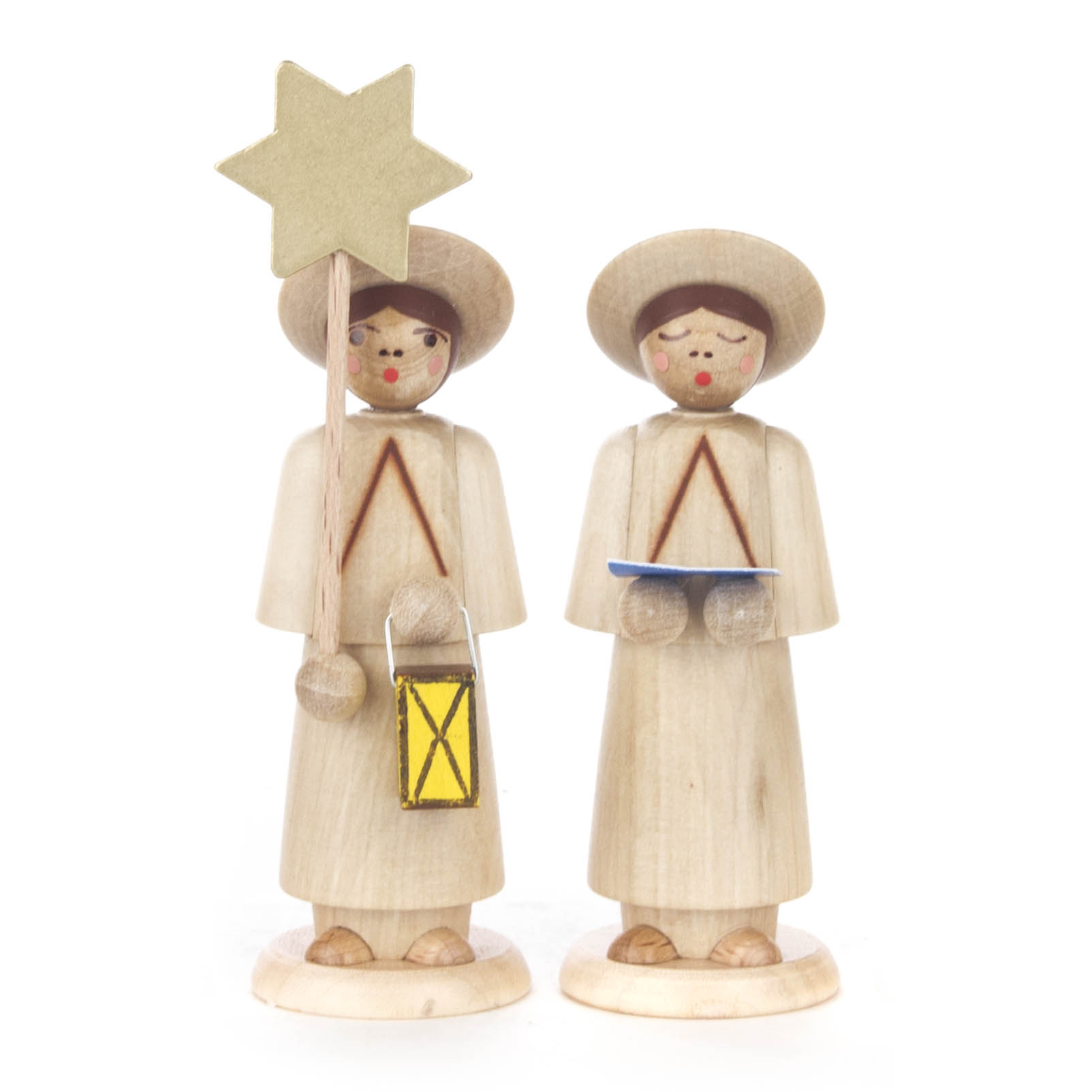 Zwei handgeschnitzte Kurrendefiguren aus Holz, 9 cm hoch. Eine Figur hält einen Stern und eine Laterne, die andere ein aufgeschlagenes Buch.