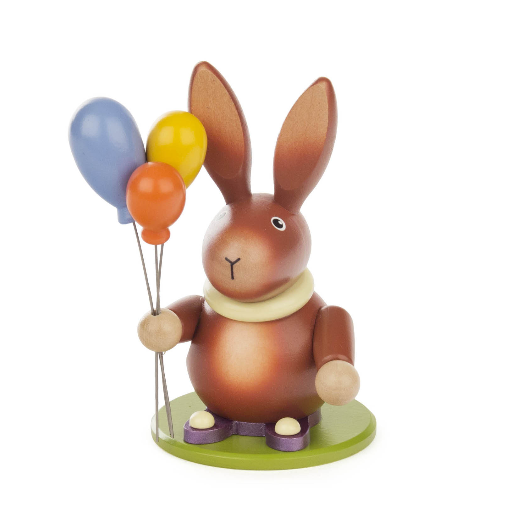 Holzhase mit großem Kopf trägt grüne und lila Schuhe, hält drei bunte Luftballons in den Farben blau, gelb und orange. im Dregeno Online Shop günstig kaufen