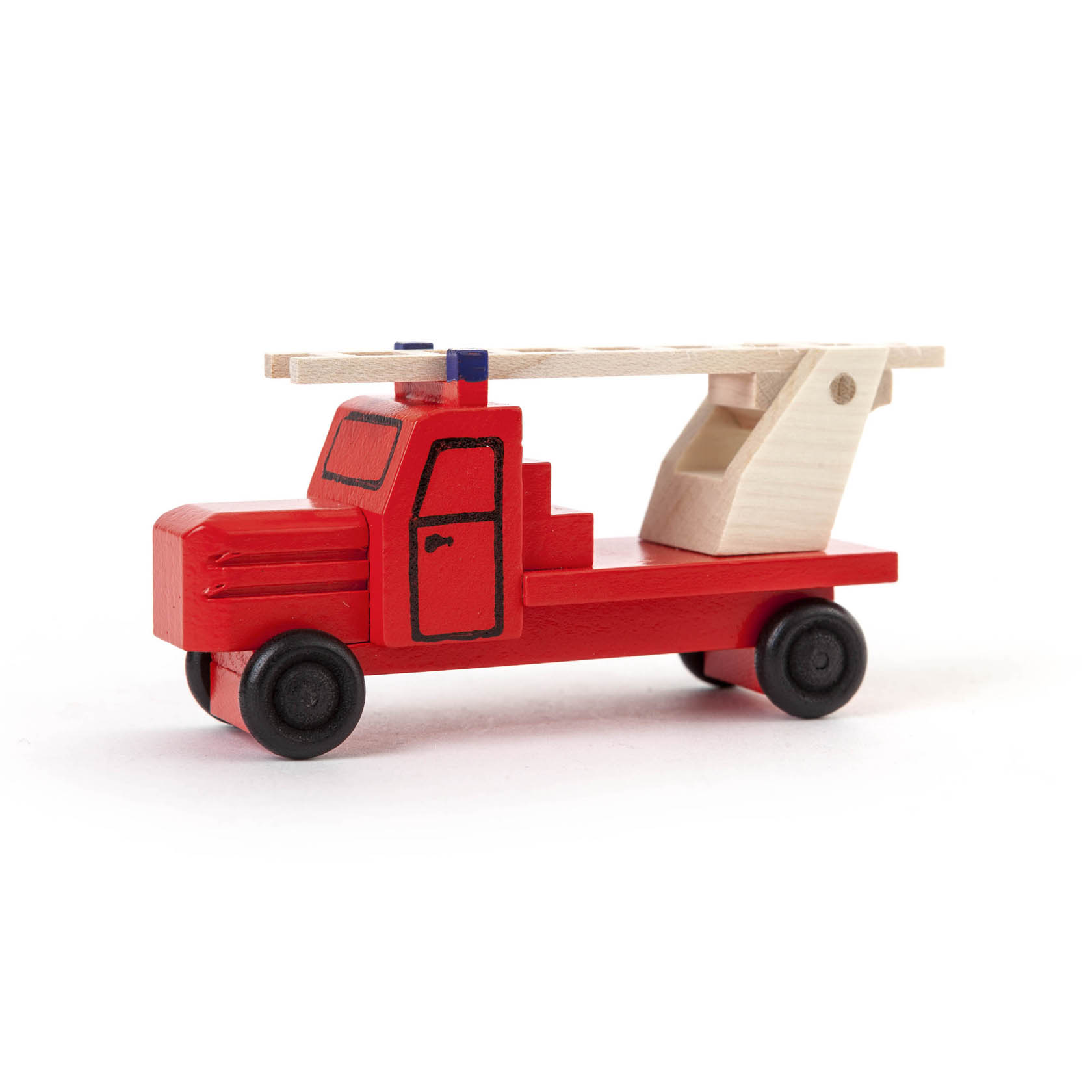 Ein rotes Spielzeug-Feuerwehrauto aus Holz mit einer beweglichen weißen Leiter obenauf. im Dregeno Online Shop günstig kaufen