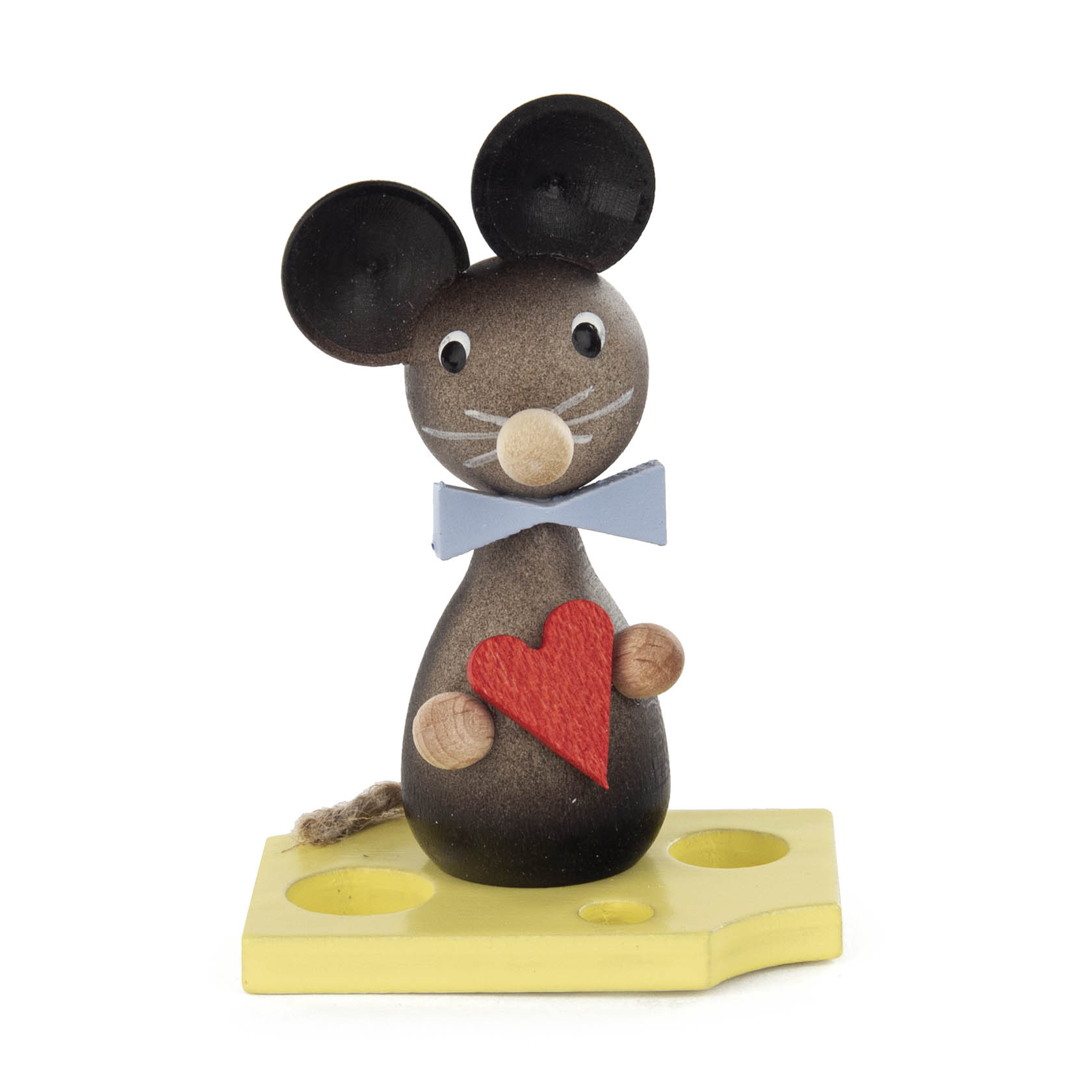 Holzmaus-Figur mit großen Ohren, blauer Fliege und rotem Herz in den Pfoten, steht auf gelber Basis. im Dregeno Online Shop günstig kaufen
