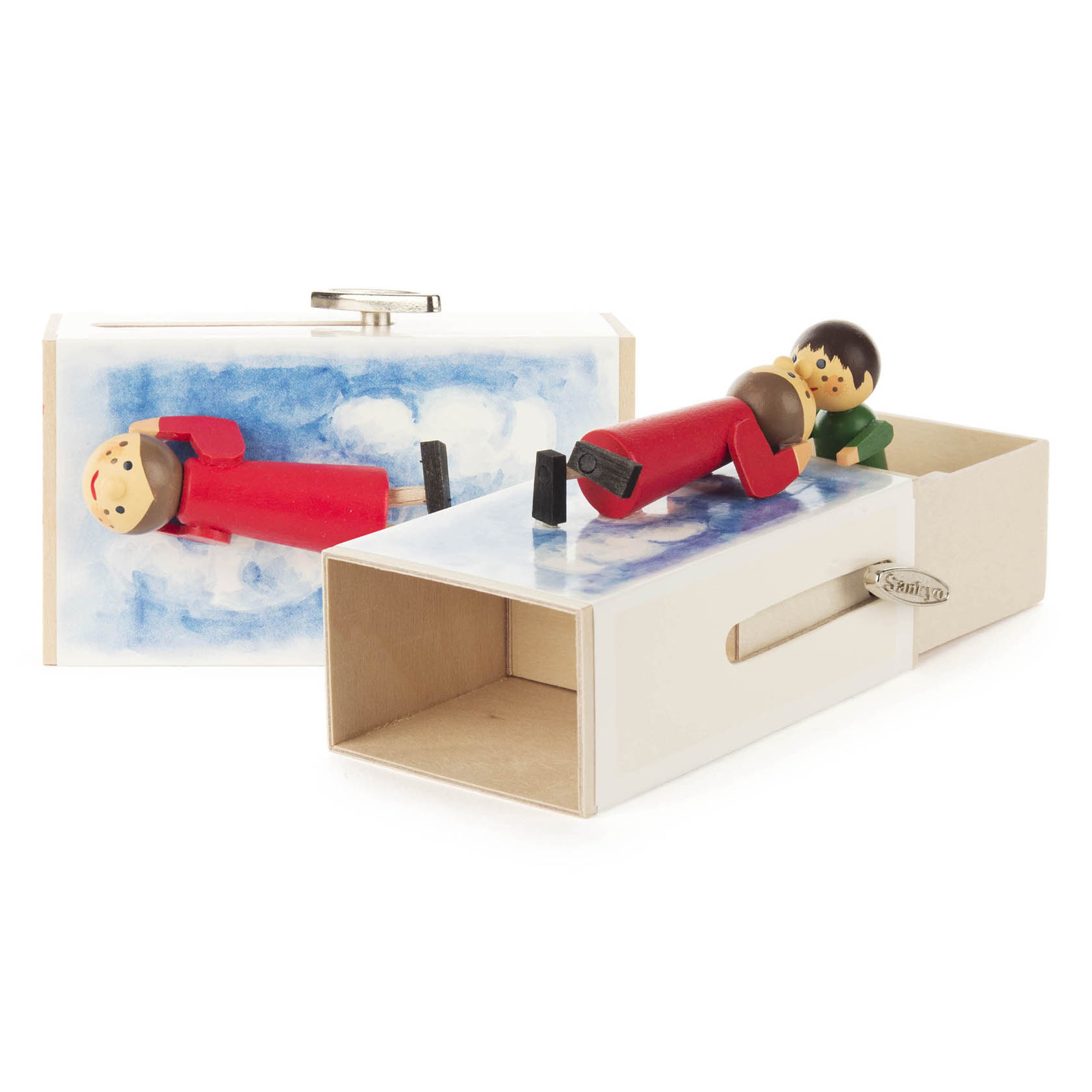 Eine Schiebebox mit aufgemaltem Wolkenhimmel und zwei Holzfiguren, die sich in romantischer Pose auf der Box befinden. im Dregeno Online Shop günstig kaufen