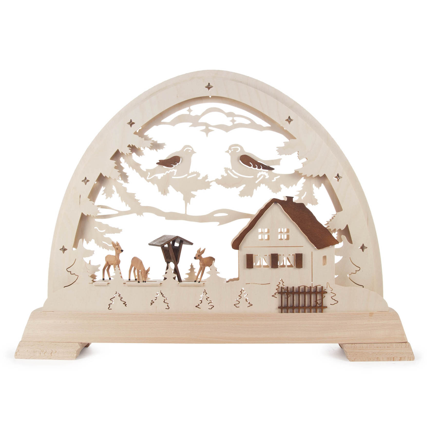 Holzrundbogen mit drei Rehen und einer Futterkrippe in der Mitte, umgeben von einem Haus, Bäumen und Vögeln, mit LED-Beleuchtung. im Dregeno Online Shop günstig kaufen