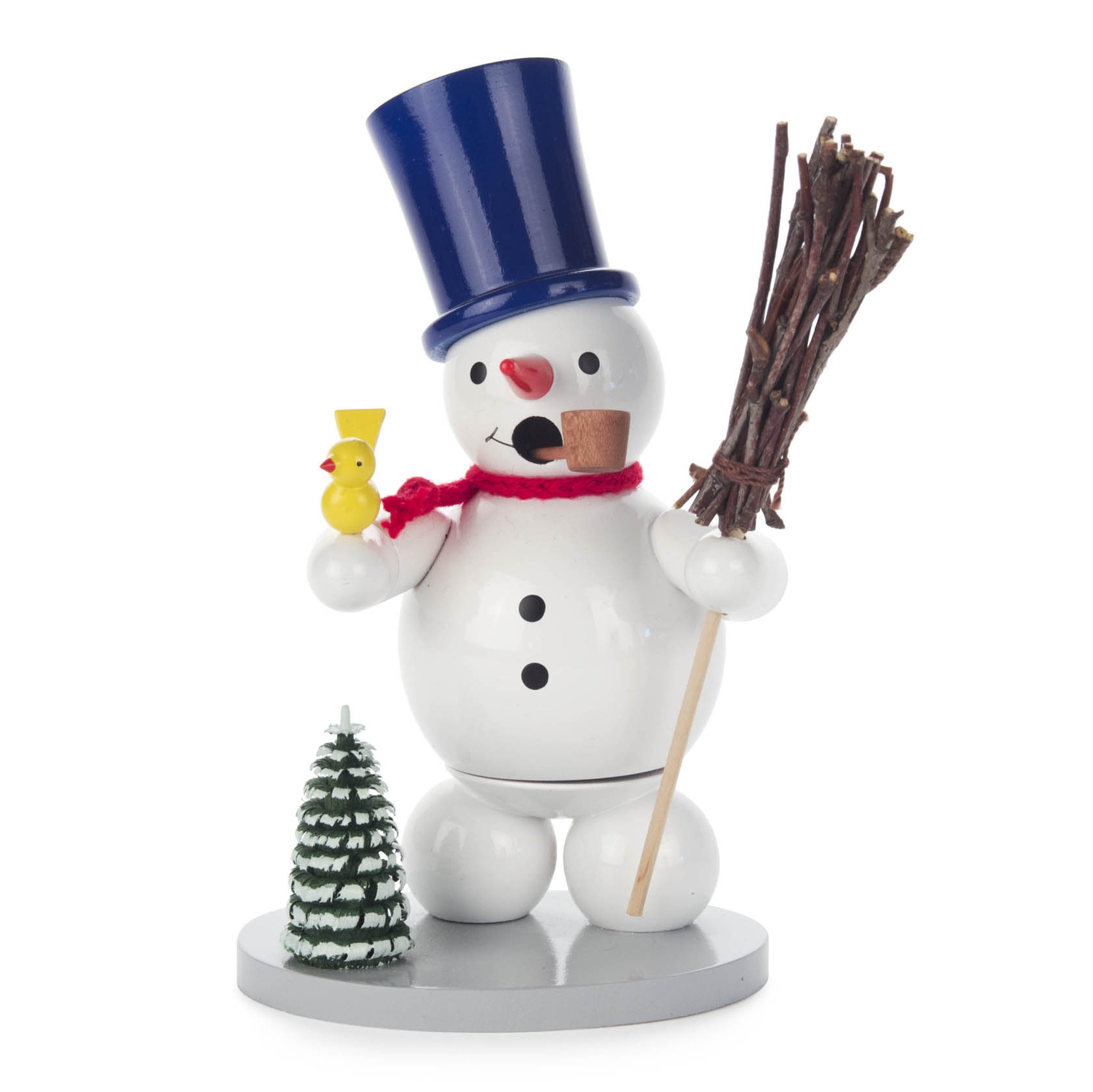 Ein lächelnder Schneemann mit blauem Zylinderhut, Pfeife und rotem Schal hält einen Besen und steht neben einem kleinen Tannenbaum und einem gelben Vogel. im Dregeno Online Shop günstig kaufen