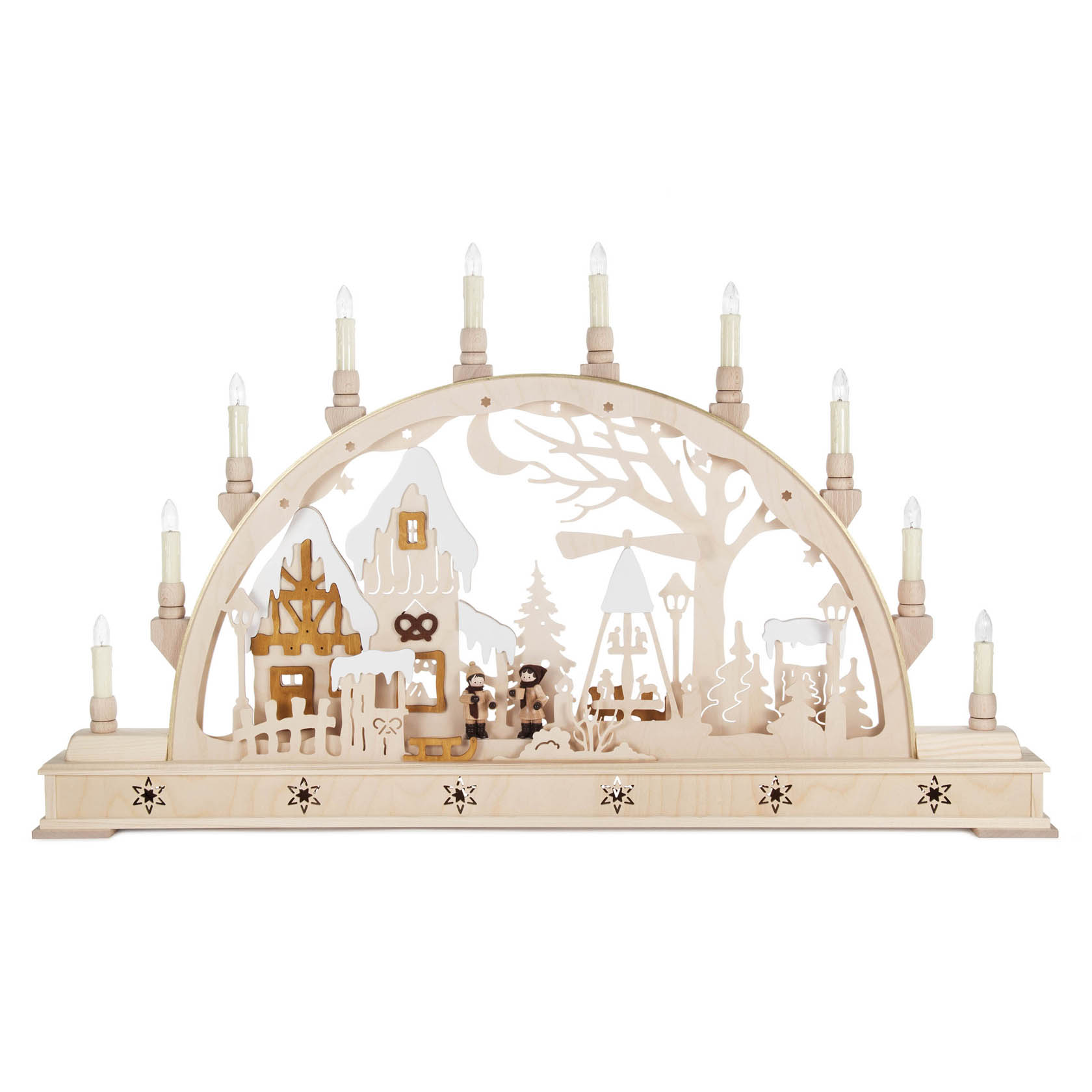 Ein elektrisch beleuchteter Schwibbogen zeigt eine Weihnachtsszene mit einem Weihnachtsmarkt, kleinen Hütten, einem Baum und Figuren, die den Markt besuchen. im Dregeno Online Shop günstig kaufen