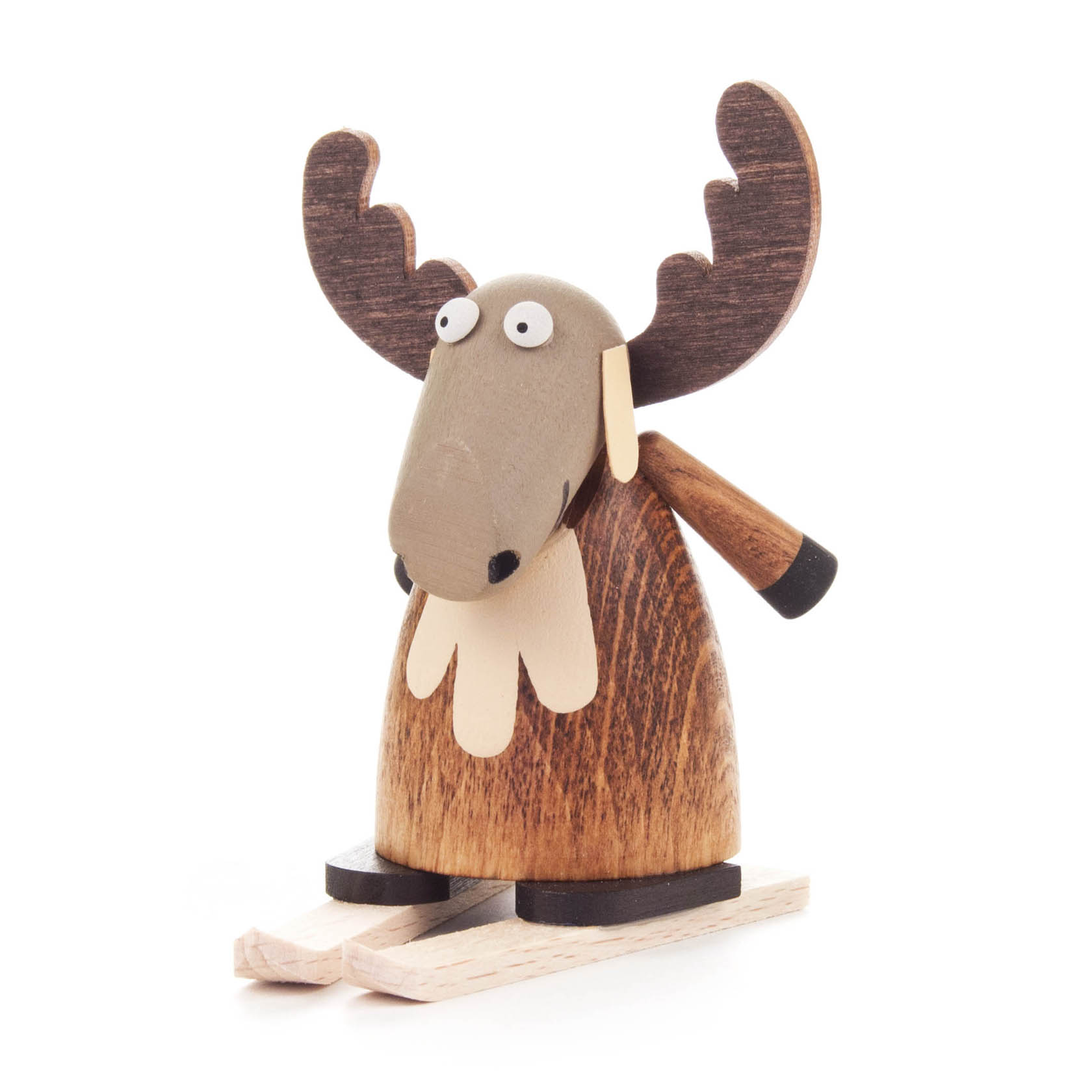 Eine handgefertigte Holzfigur eines Elchs, der auf Skiern steht. Der Elch hat ein freundliches Gesicht mit großen Augen und einem lächelnden Mund. im Dregeno Online Shop günstig kaufen