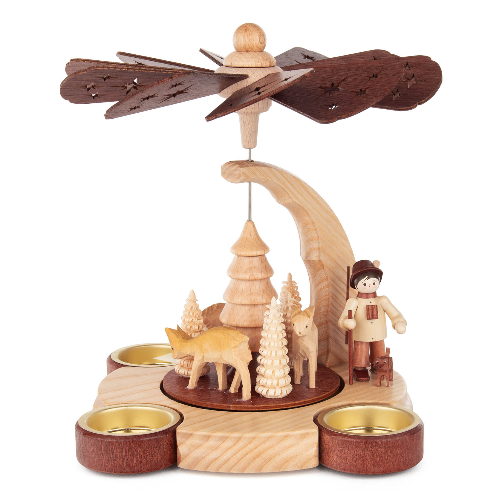 Holzpyramide mit zwei Rehen und einem Jäger. Die Pyramide hat eine große Flügelschraube oben und vier Teelichthalter an der Basis.