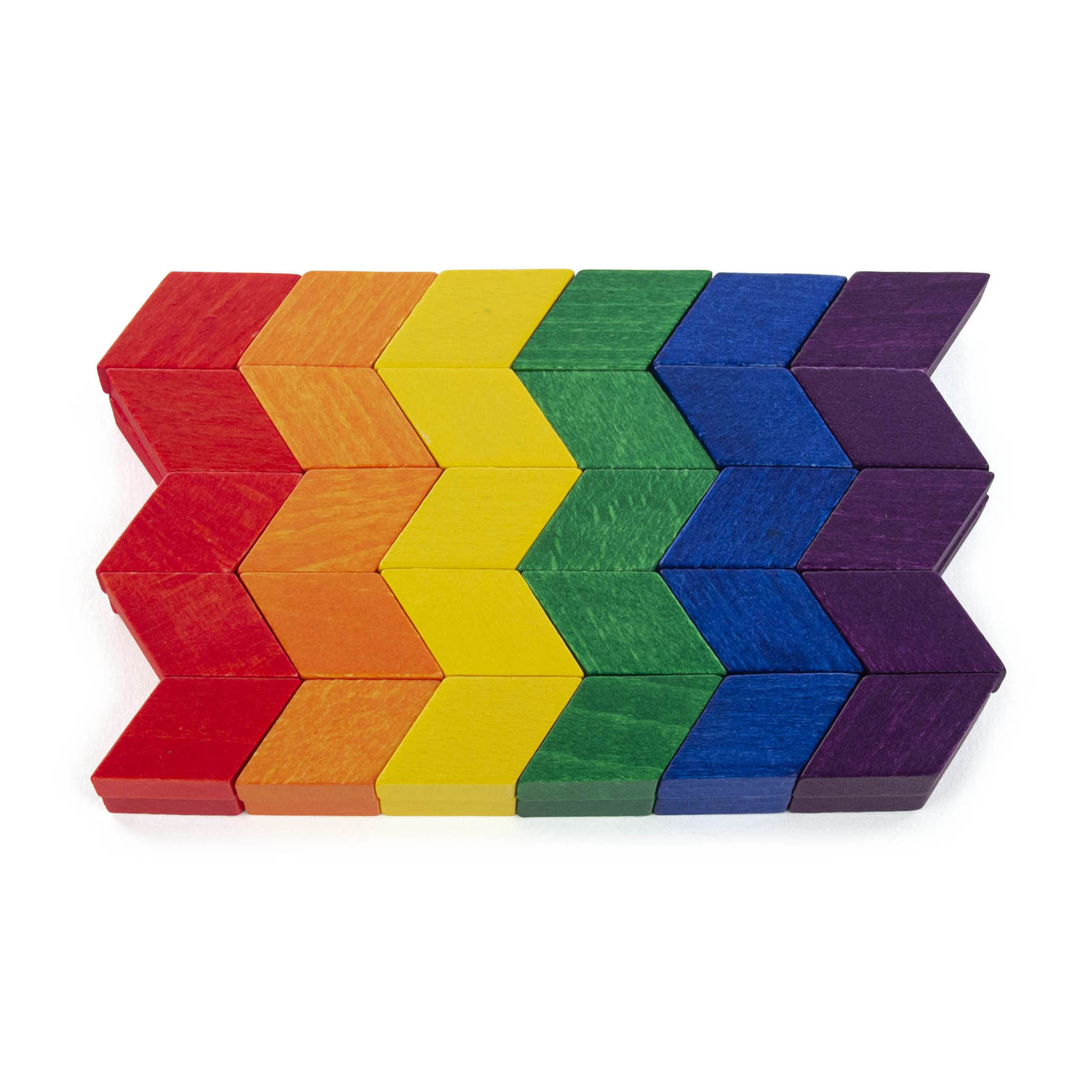 Colorful wooden blocks arranged in a pattern, forming rows of chevrons. Each row is a different color in the rainbow sequence from red to purple. im Dregeno Online Shop günstig kaufen